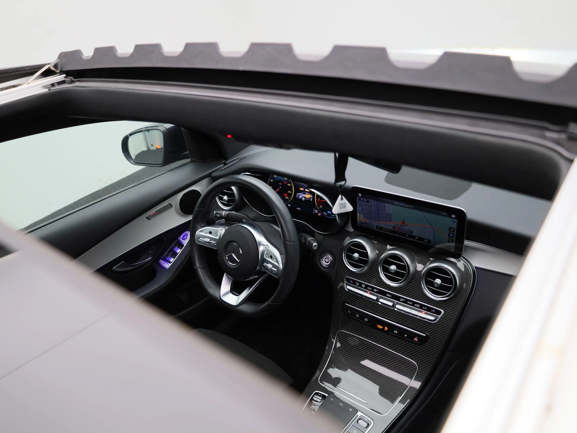 Mercedes-Benz-GLC-image-42