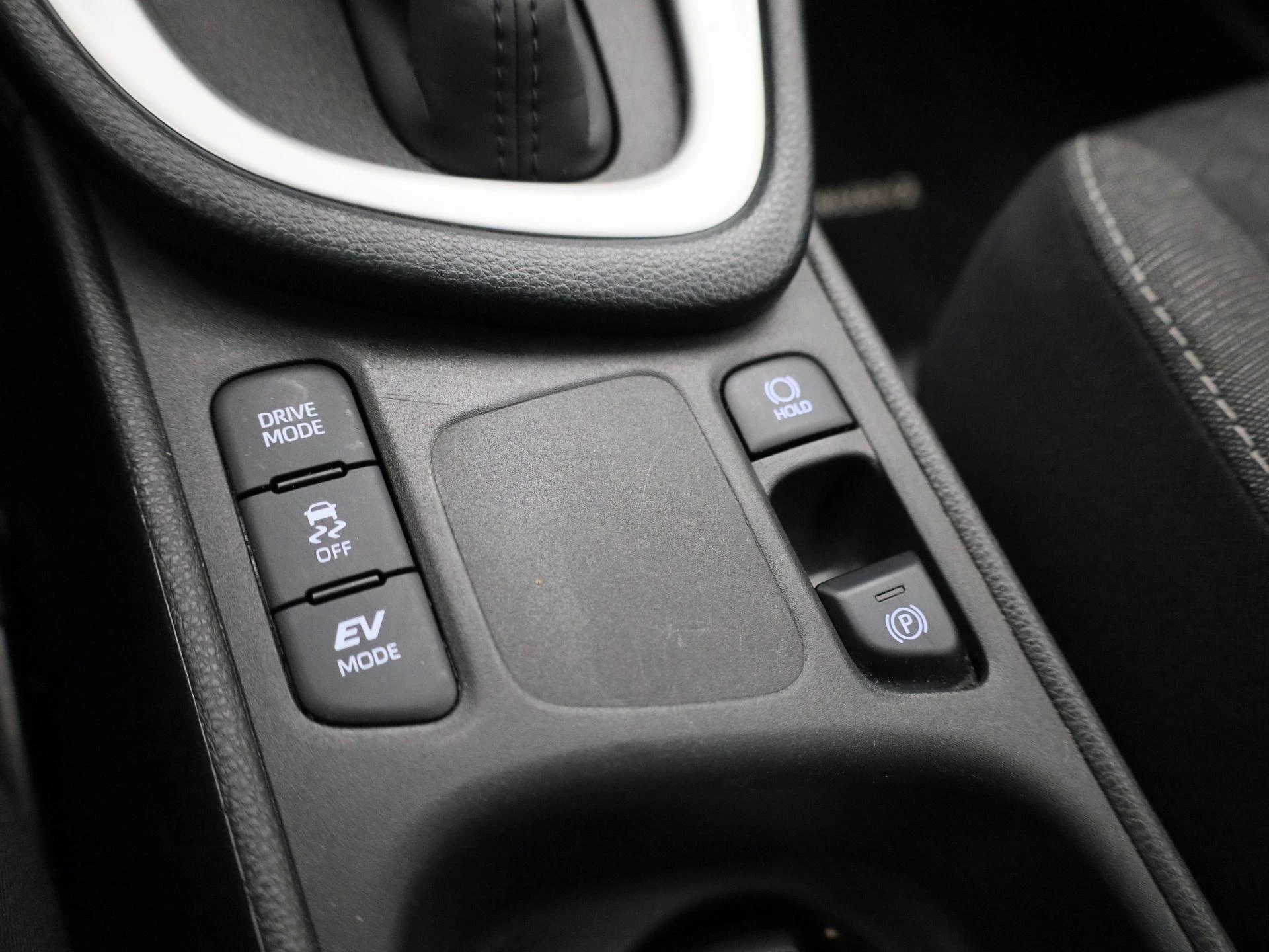 Mazda-2 Hybrid-image-23