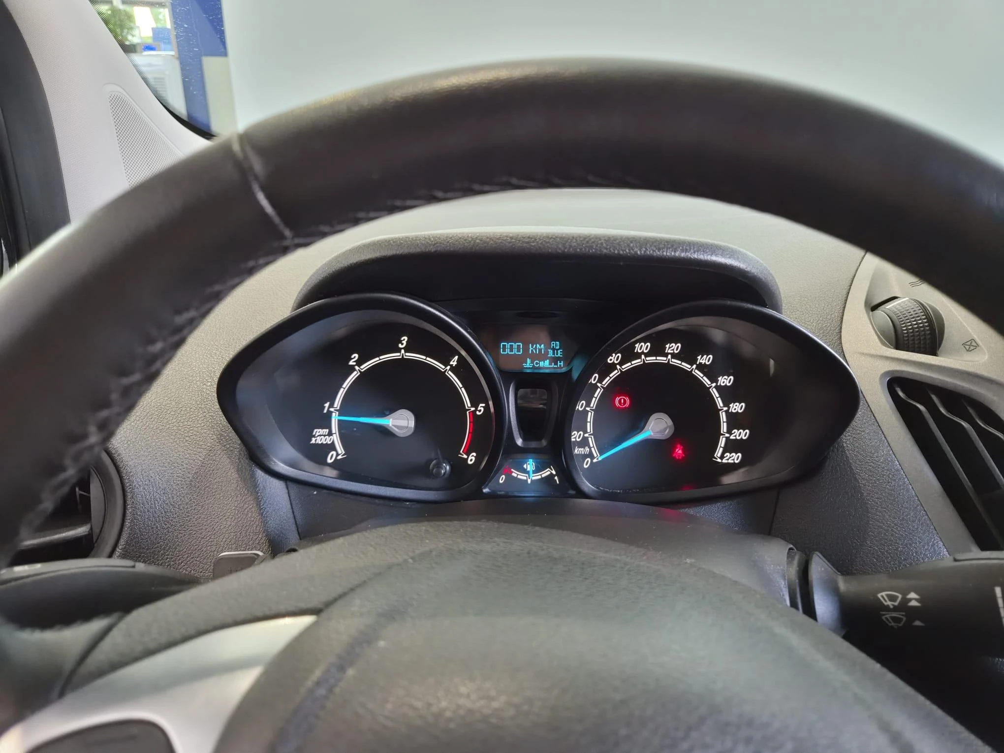 Ford-Transit Courier-image-8