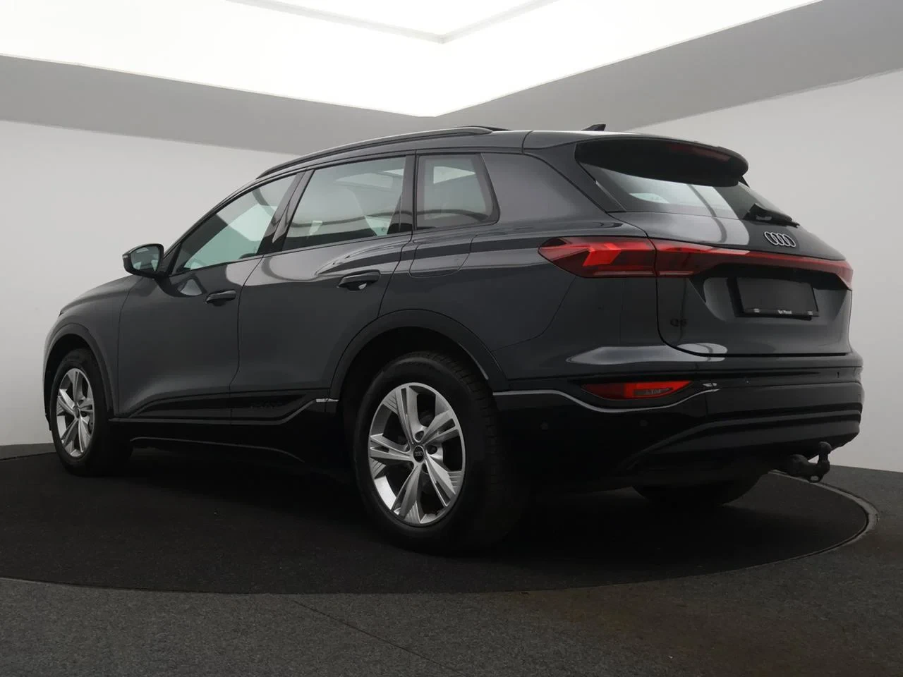 Audi Q6 e-tron Q6 e-Tron 100 kWh 50 Performance Advanced *AUTOMAAT*PANODAK*TREKHAAK*LEDER*CAMERA*NAVI*APP-CONNECT*...*