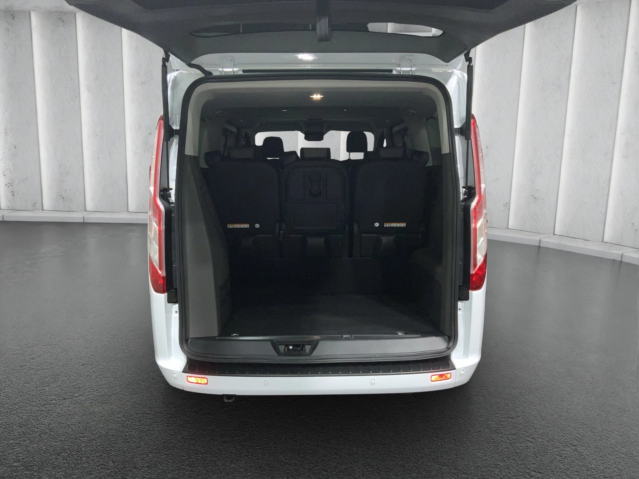 Ford-Tourneo Custom-image-8