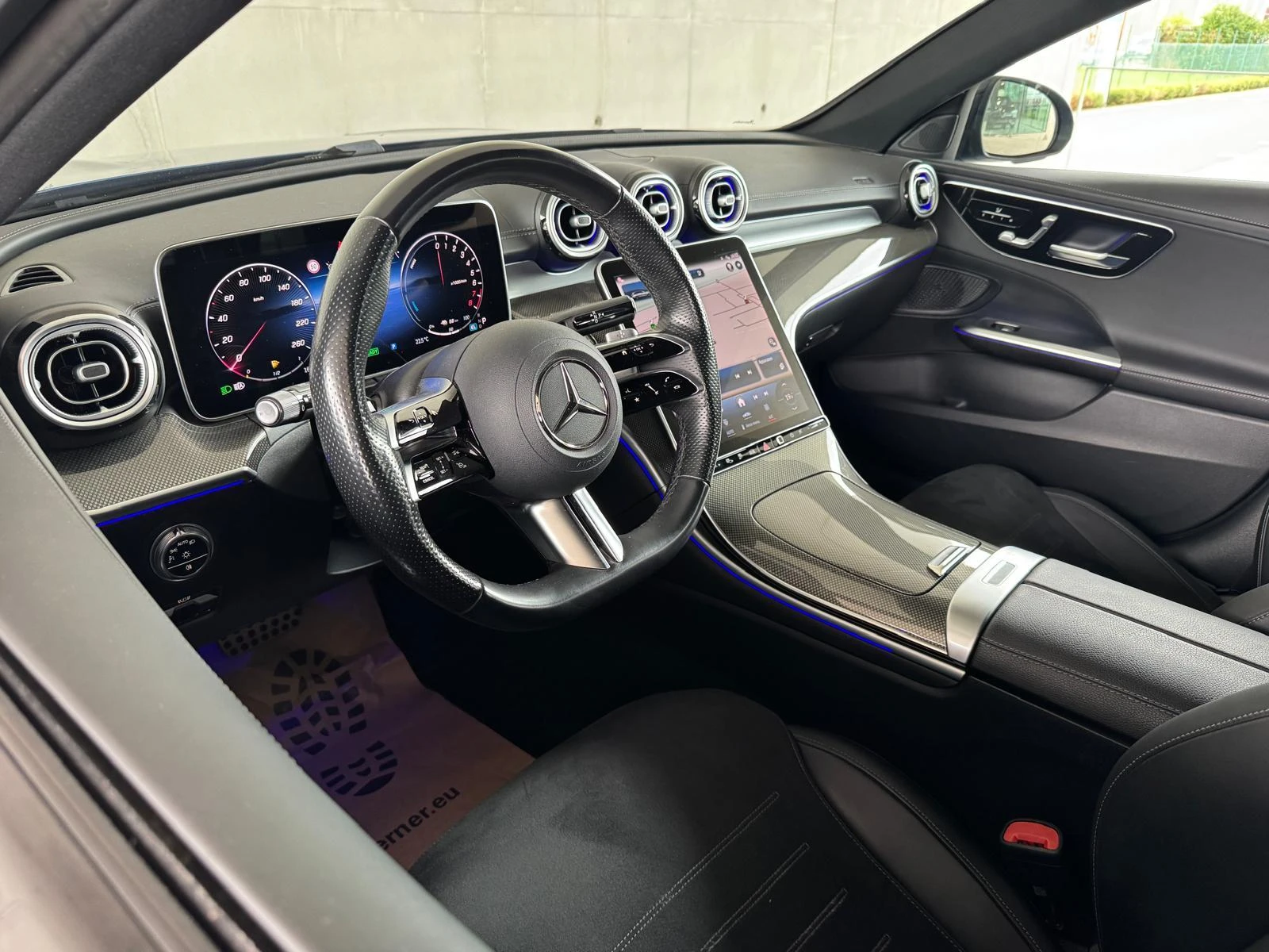 Mercedes-Benz-C-Klasse-image-6