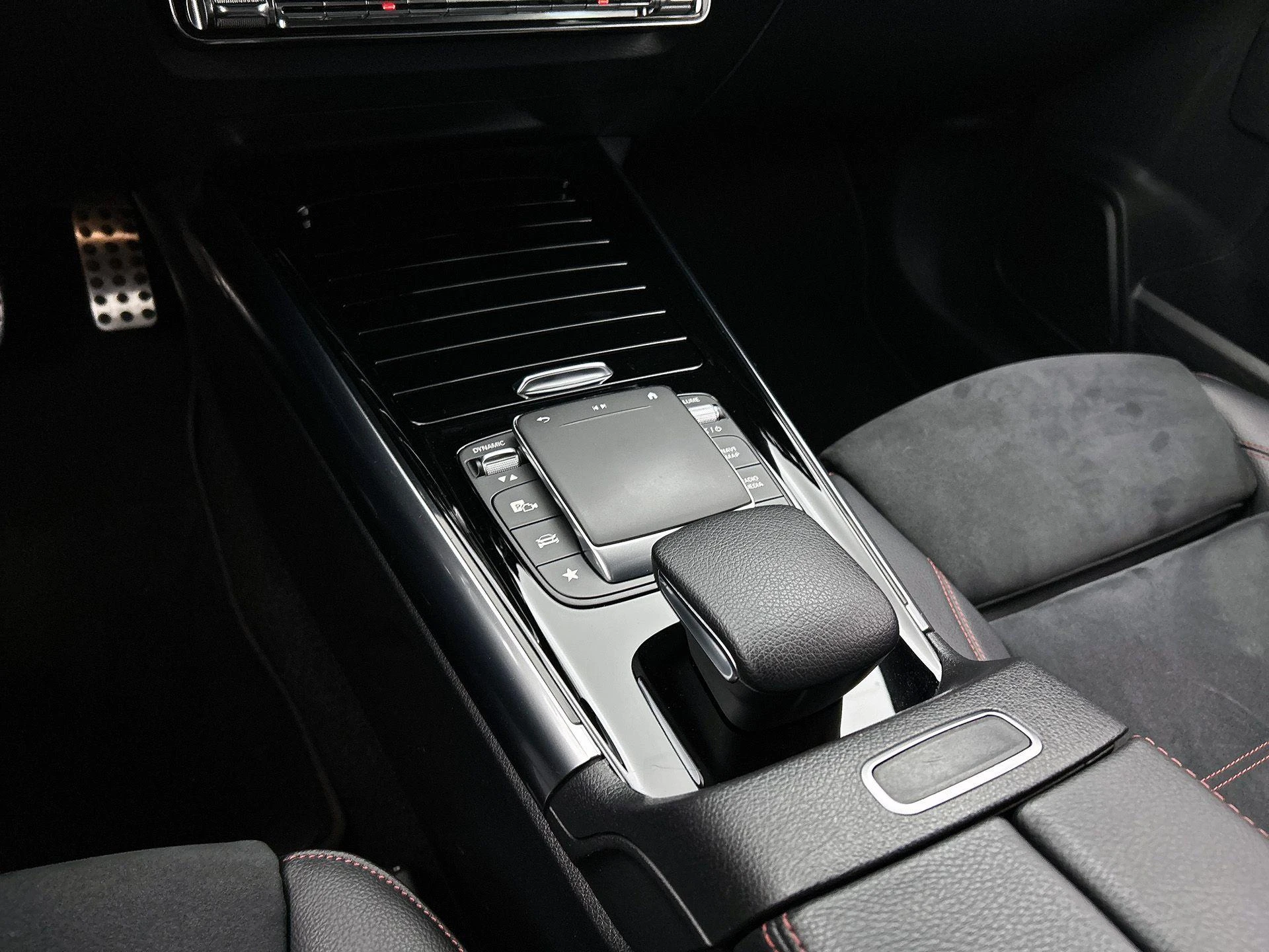 Mercedes-Benz-B-Klasse-image-25