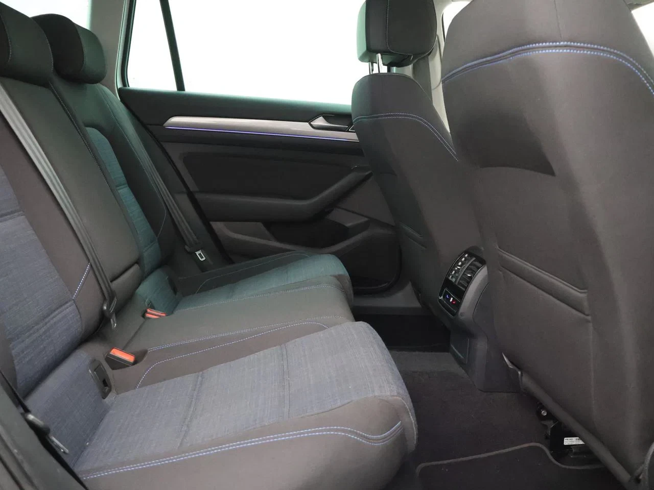Volkswagen-Passat-image-23