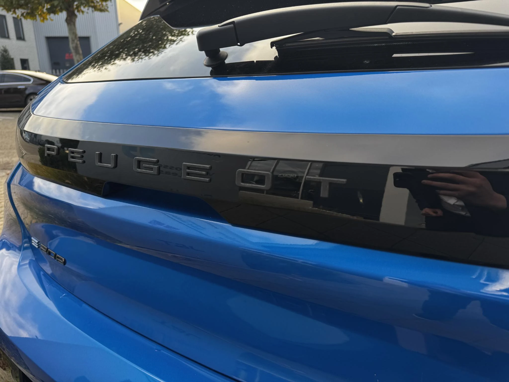Peugeot-e-208-image-9