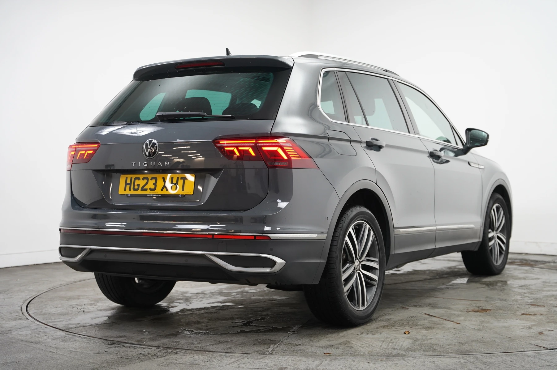 Volkswagen-Tiguan-image-14