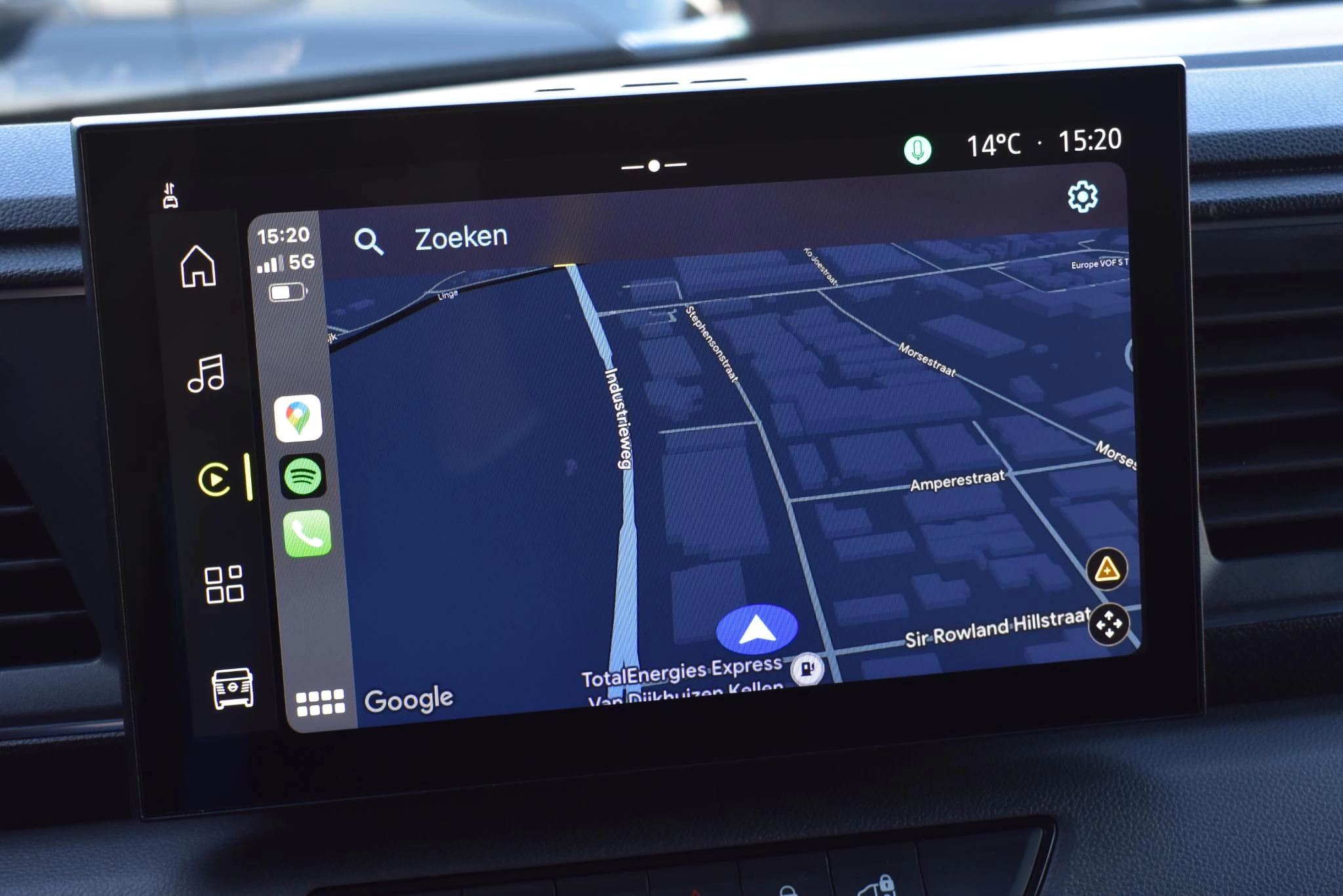 Nissan-Interstar-image-18