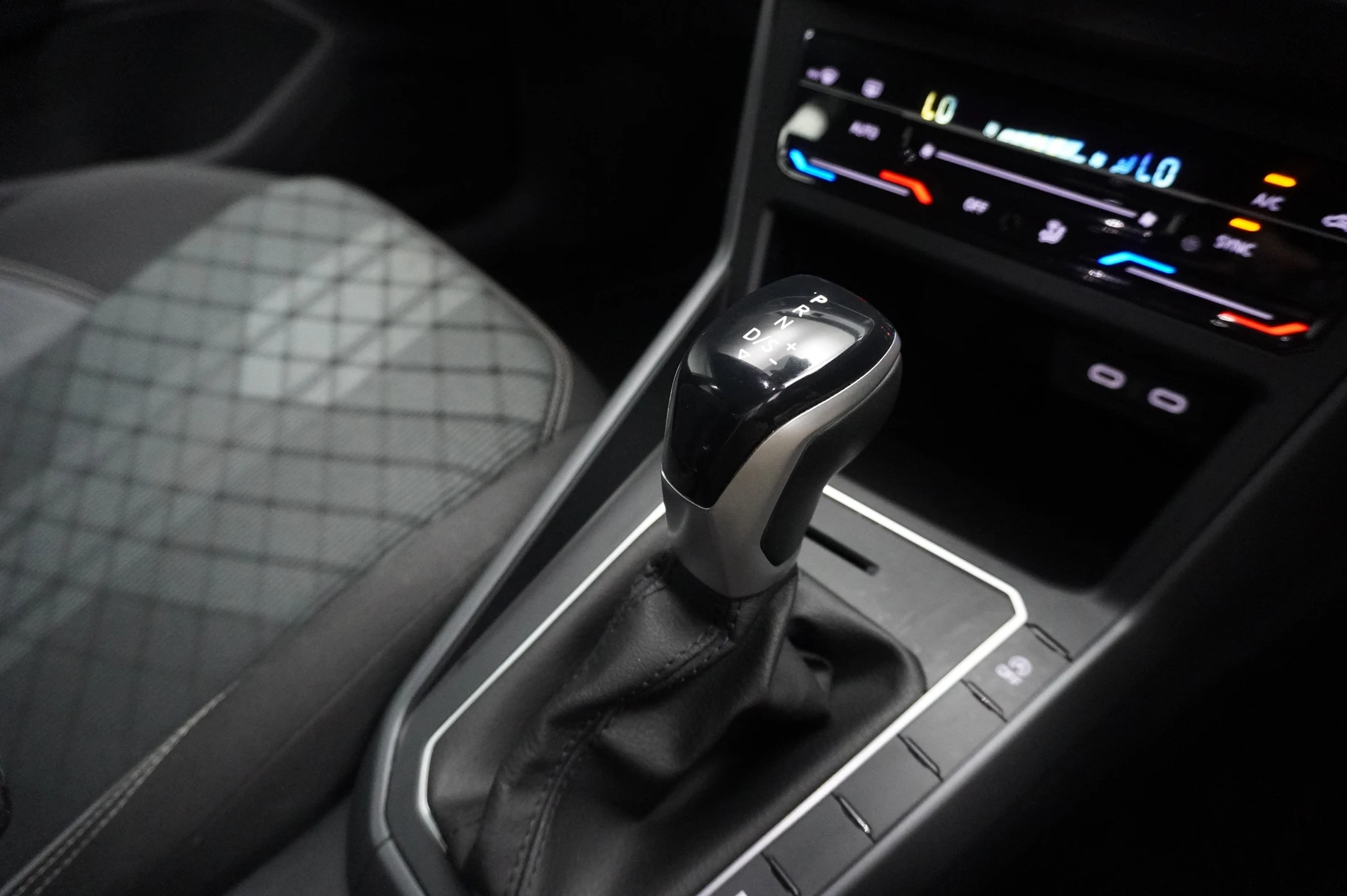 Volkswagen-Polo-image-33