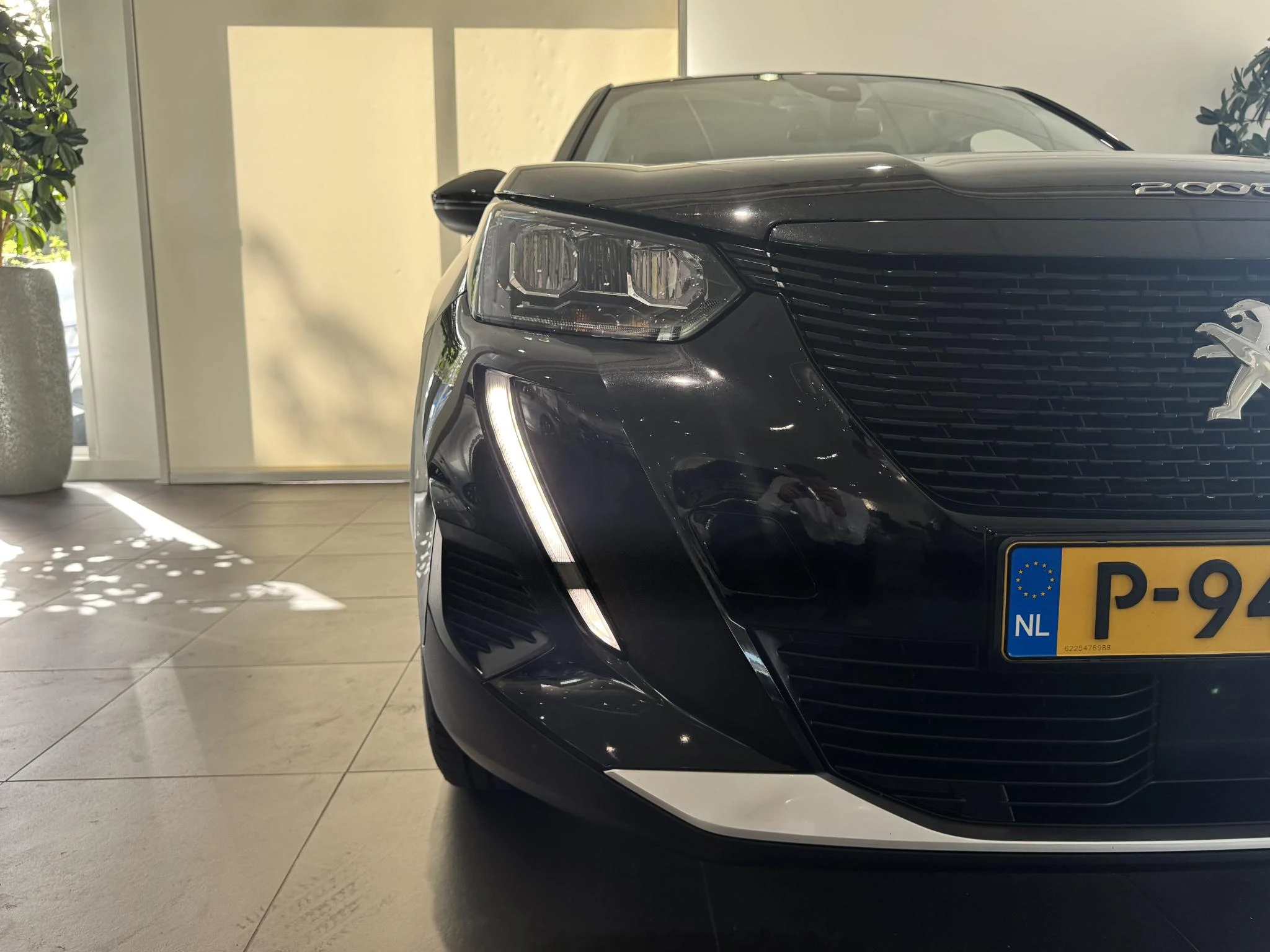 Peugeot-e-2008-image-9