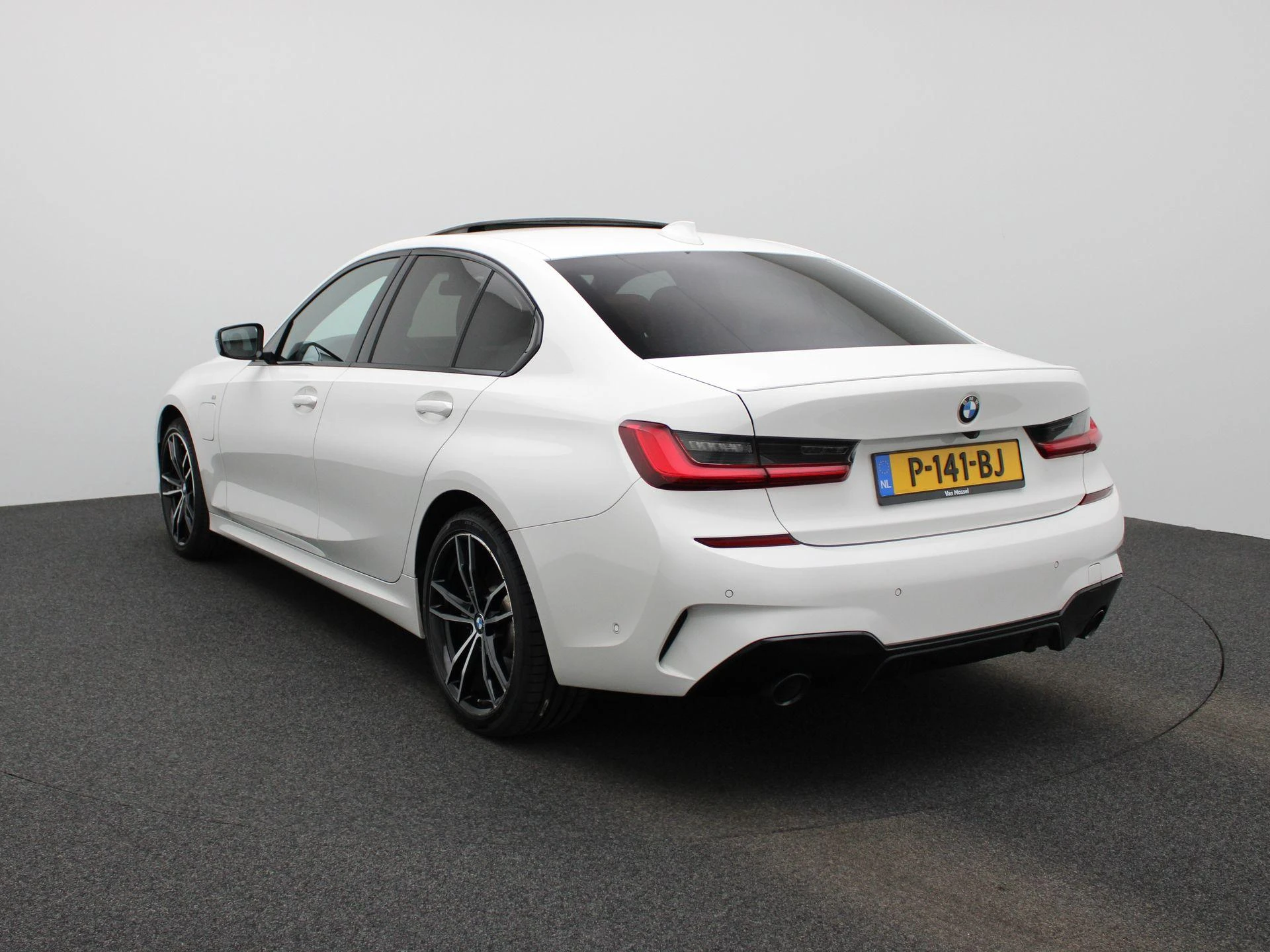 BMW-3 Serie-image-1