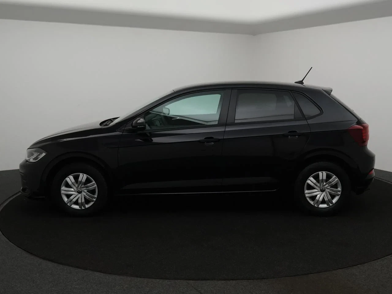 Volkswagen-Polo-image-8