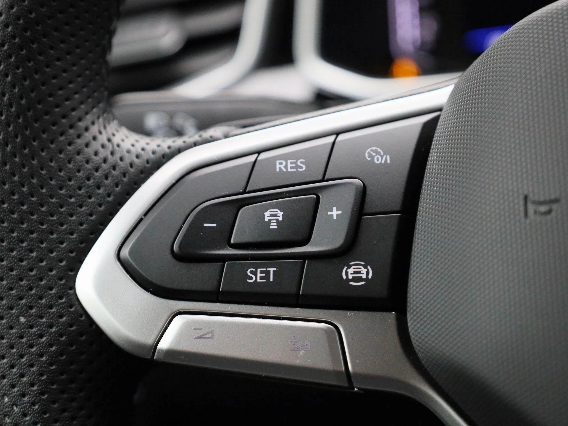 Volkswagen-T-Roc-image-18