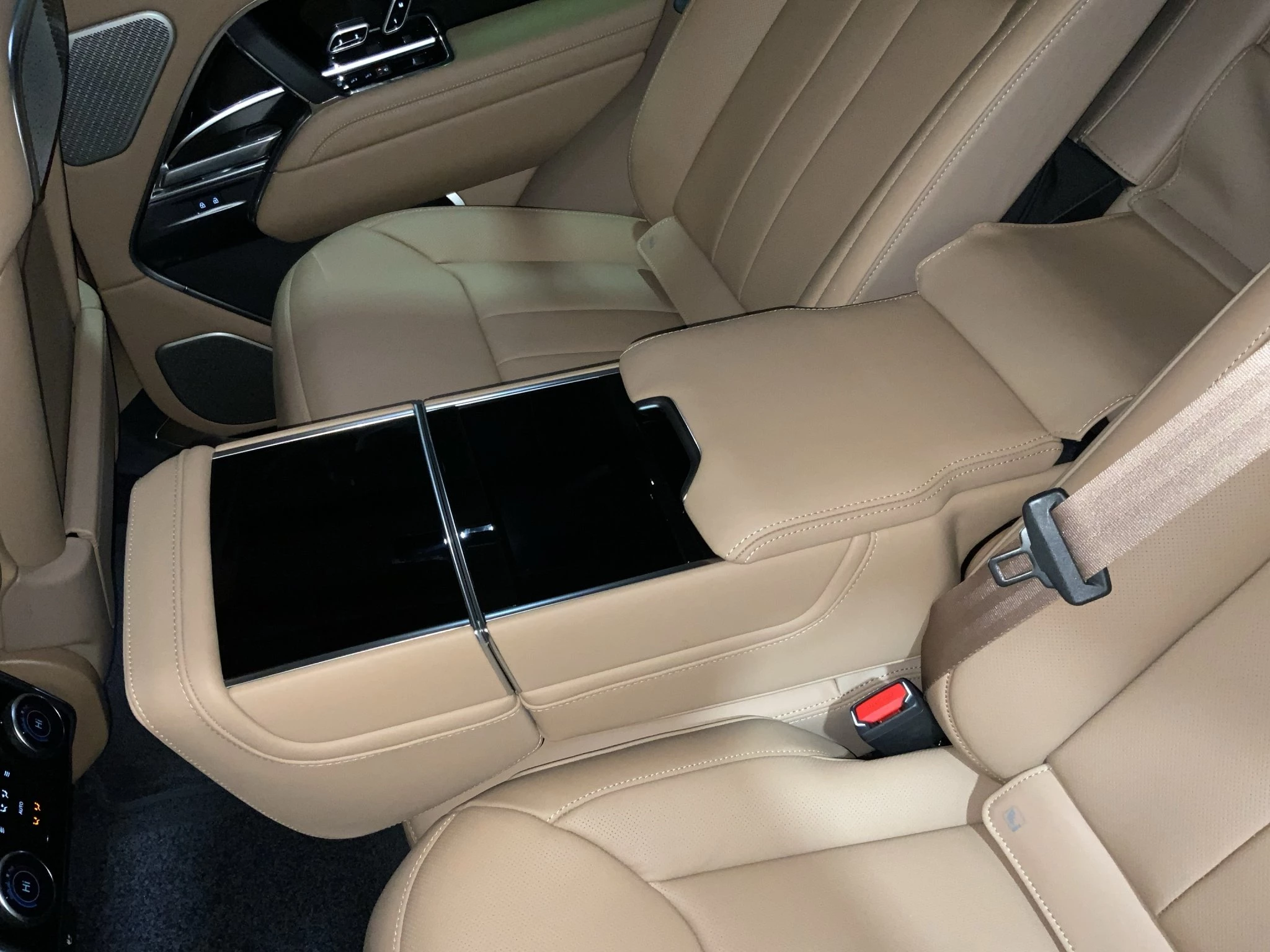 Land Rover-Range Rover-image-24