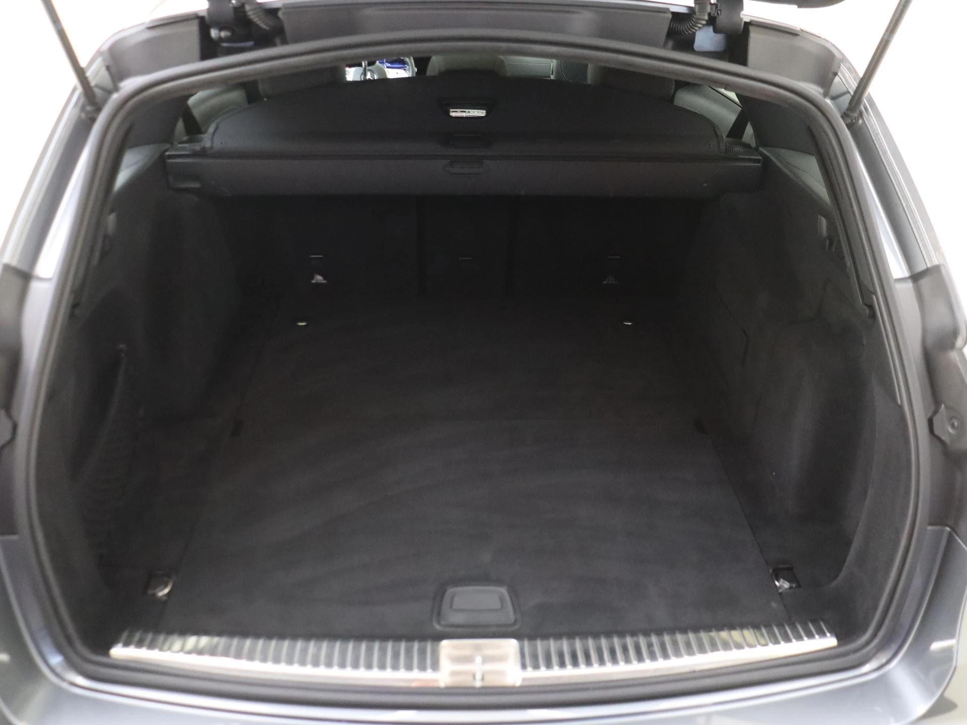 Mercedes-Benz-E-Klasse-image-30