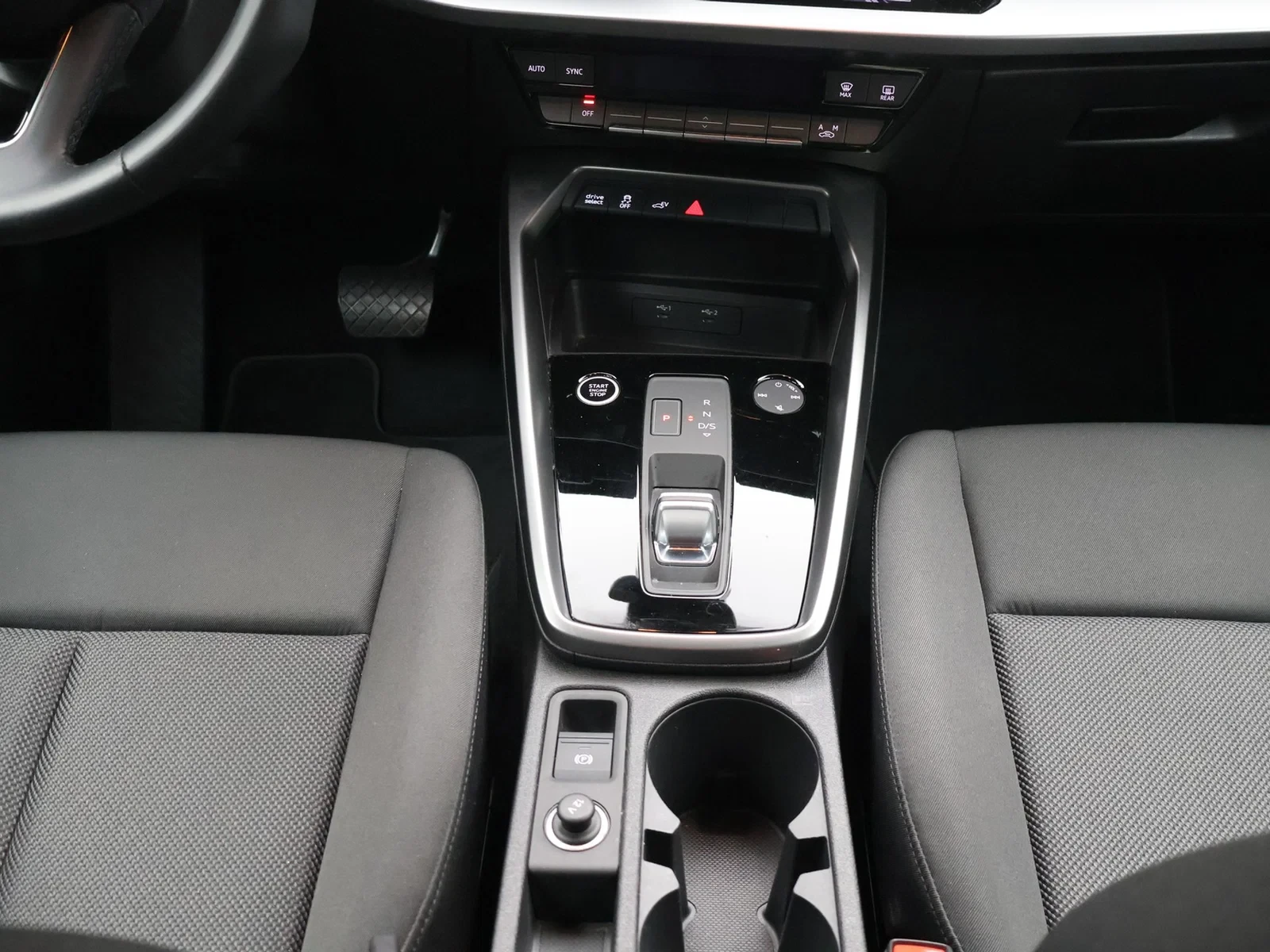 Audi A3 Sportback PHEV Audi A3 Sportback PHEV Attraction 40TFSIe 204PK *AUTOMAAT*NAVI*PDC ACHTER*APP-CONNECT*VIRTUAL COCKPI
