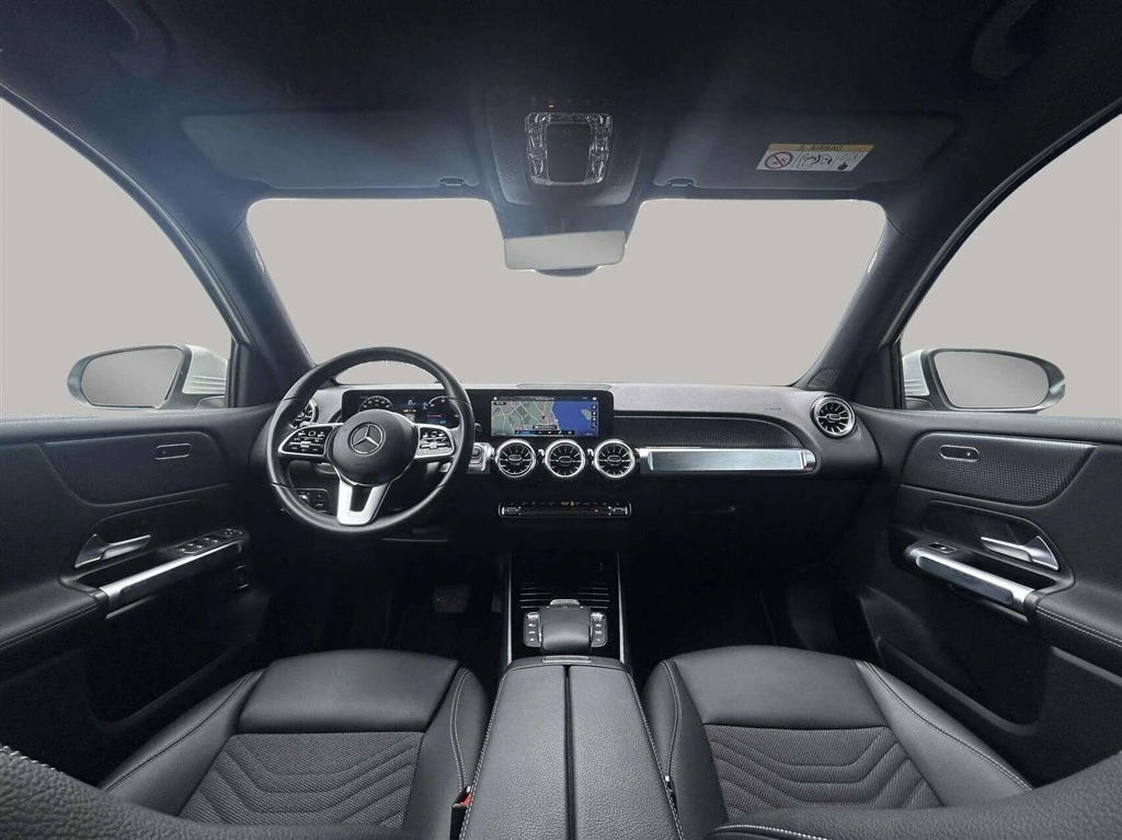 Mercedes-Benz-EQB-image-12