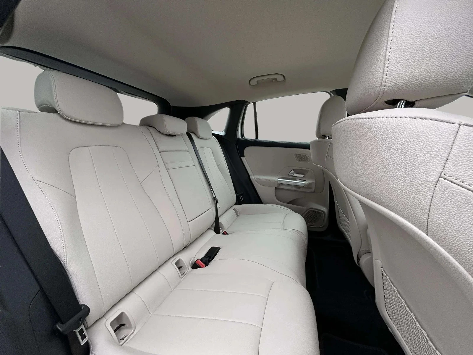 Mercedes-Benz-EQA-image-15