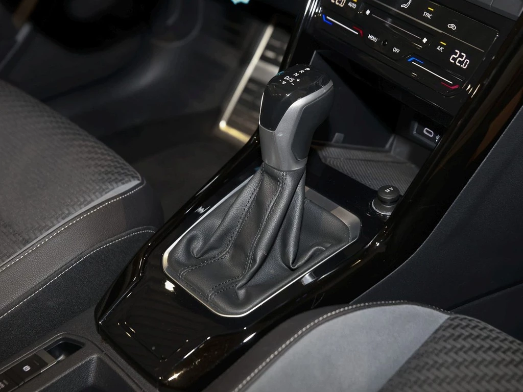 Volkswagen-T-Roc-image-7