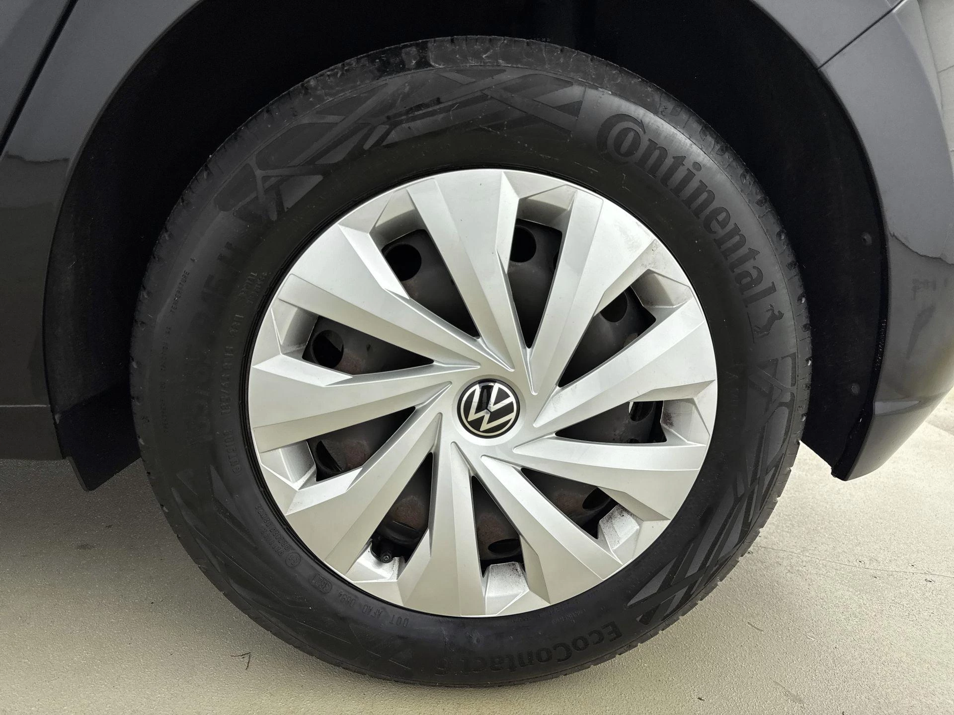 Volkswagen-Polo-image-9