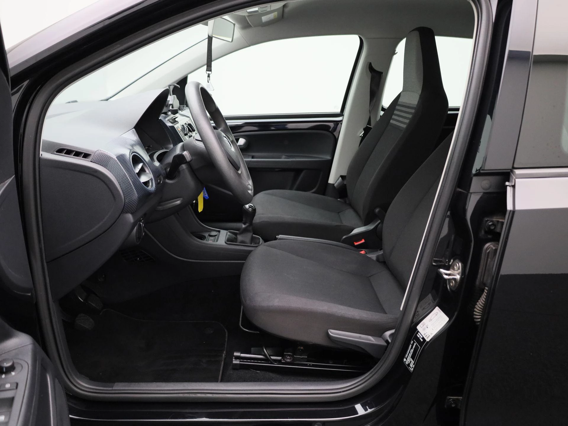 Volkswagen-up!-image-8