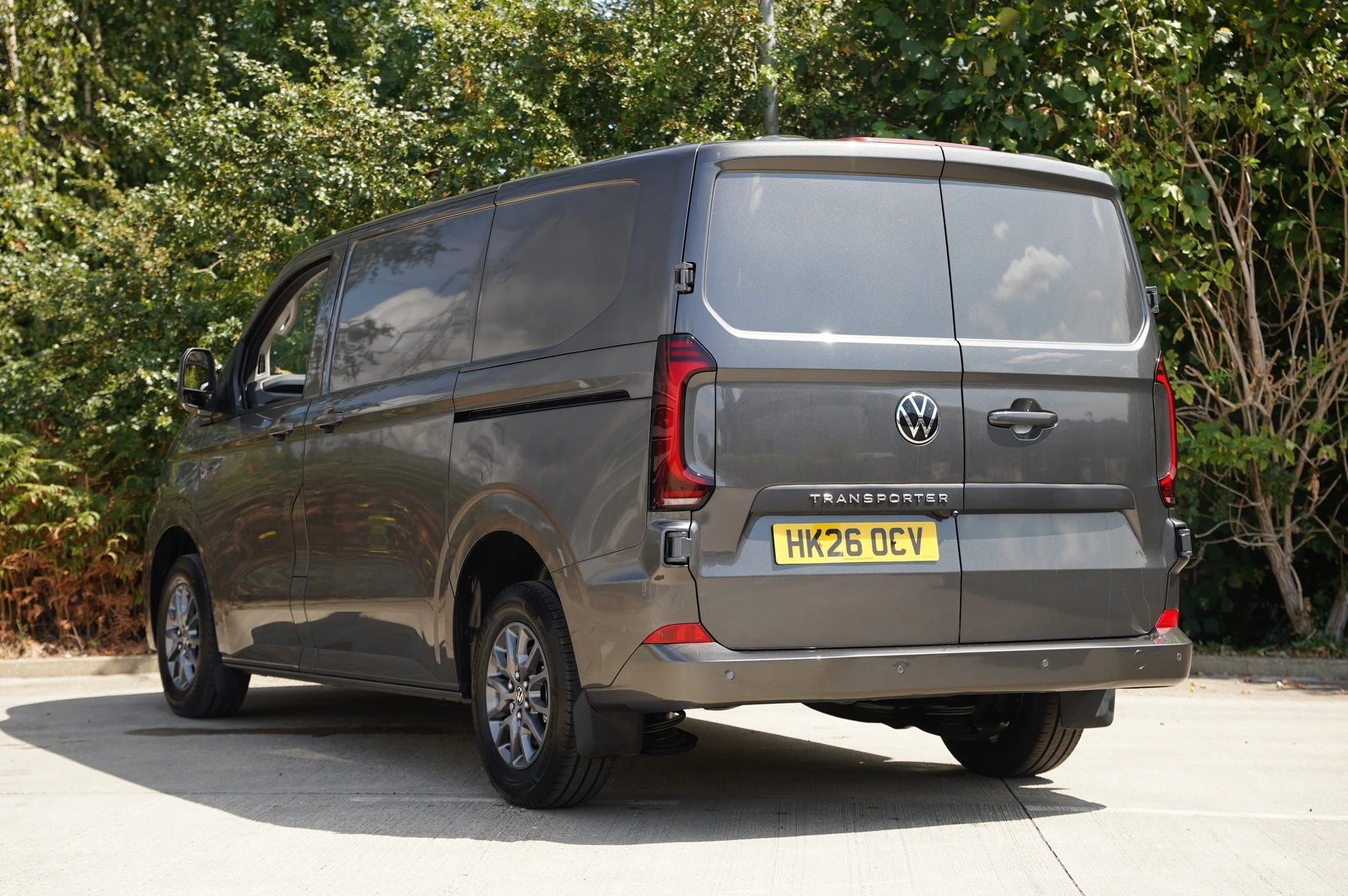 Volkswagen-Transporter-image-2