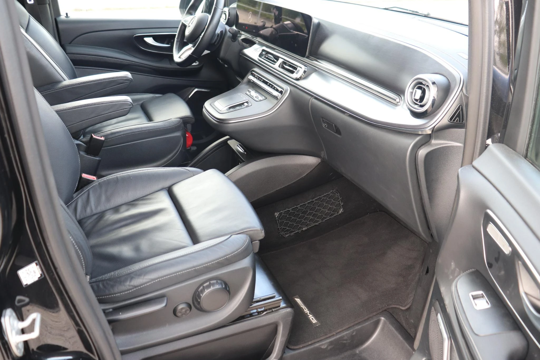 Mercedes-Benz-V-Klasse-image-7