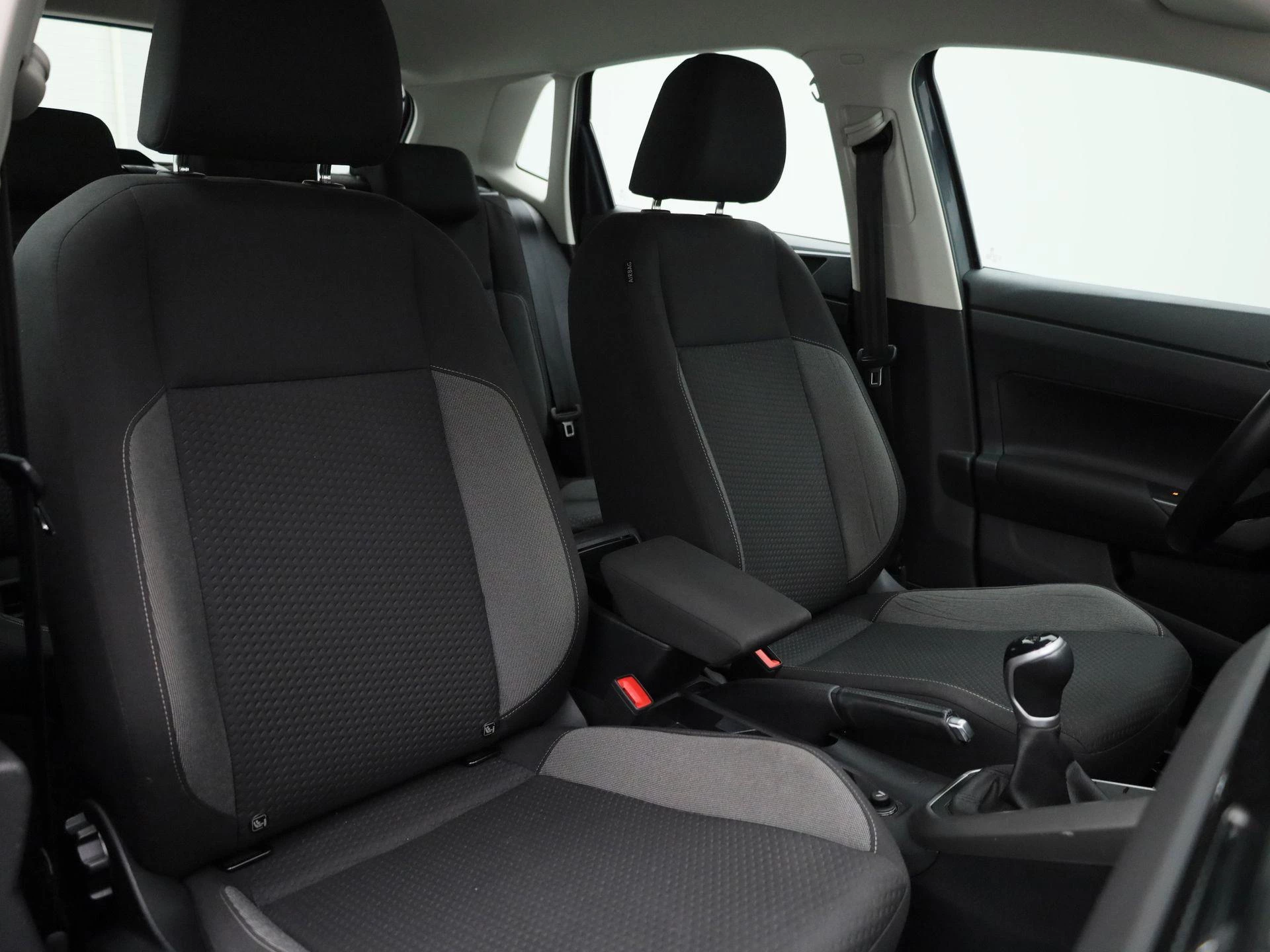 Volkswagen-Polo-image-26