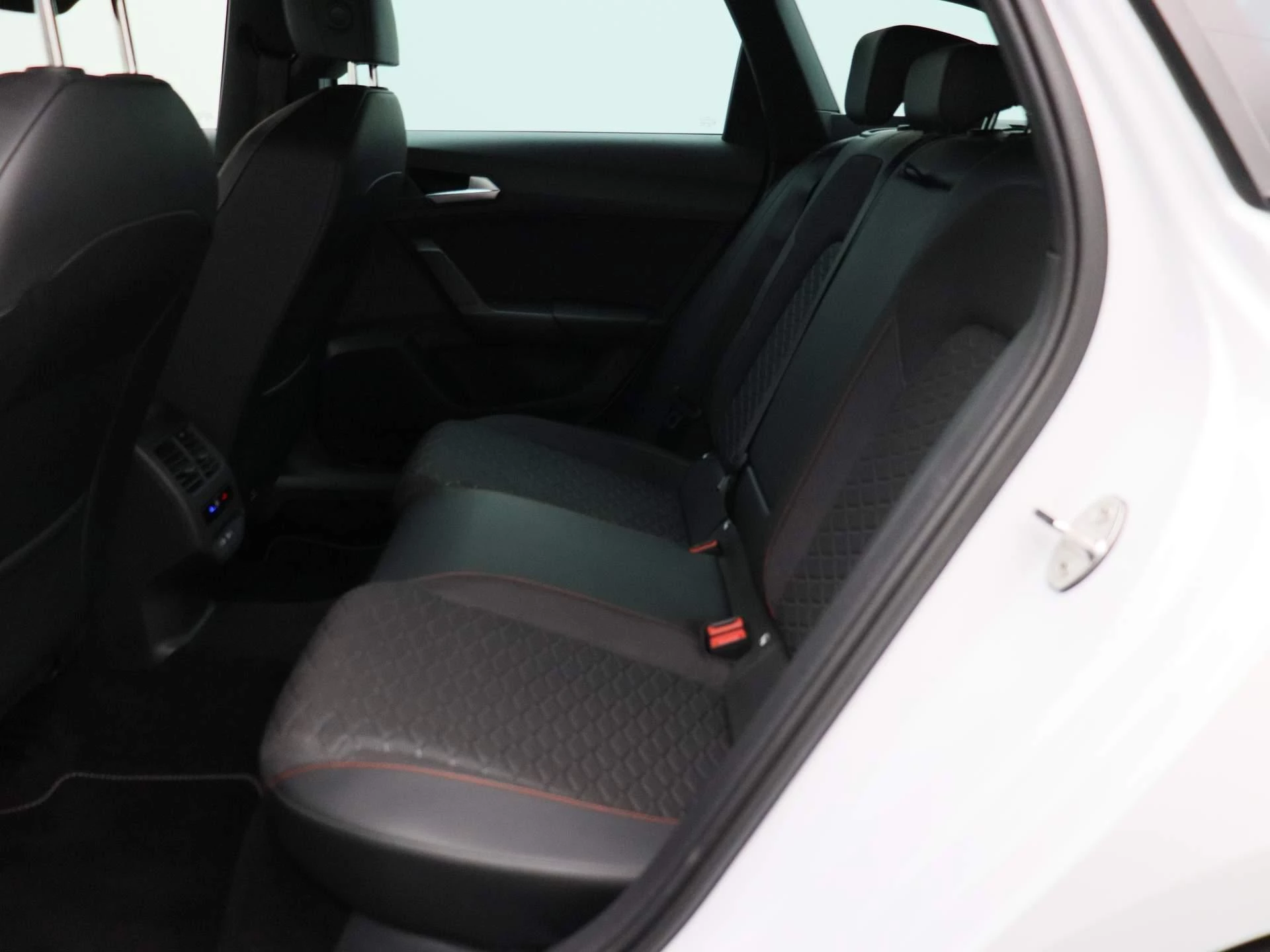 SEAT Leon Sportstourer 1.0 eTSI FR Business 110 PK