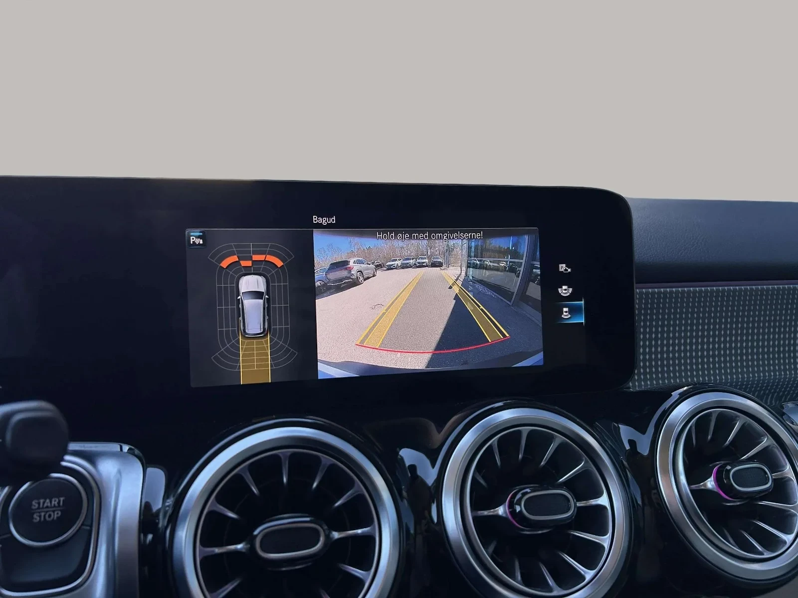 Mercedes-Benz-EQB-image-18