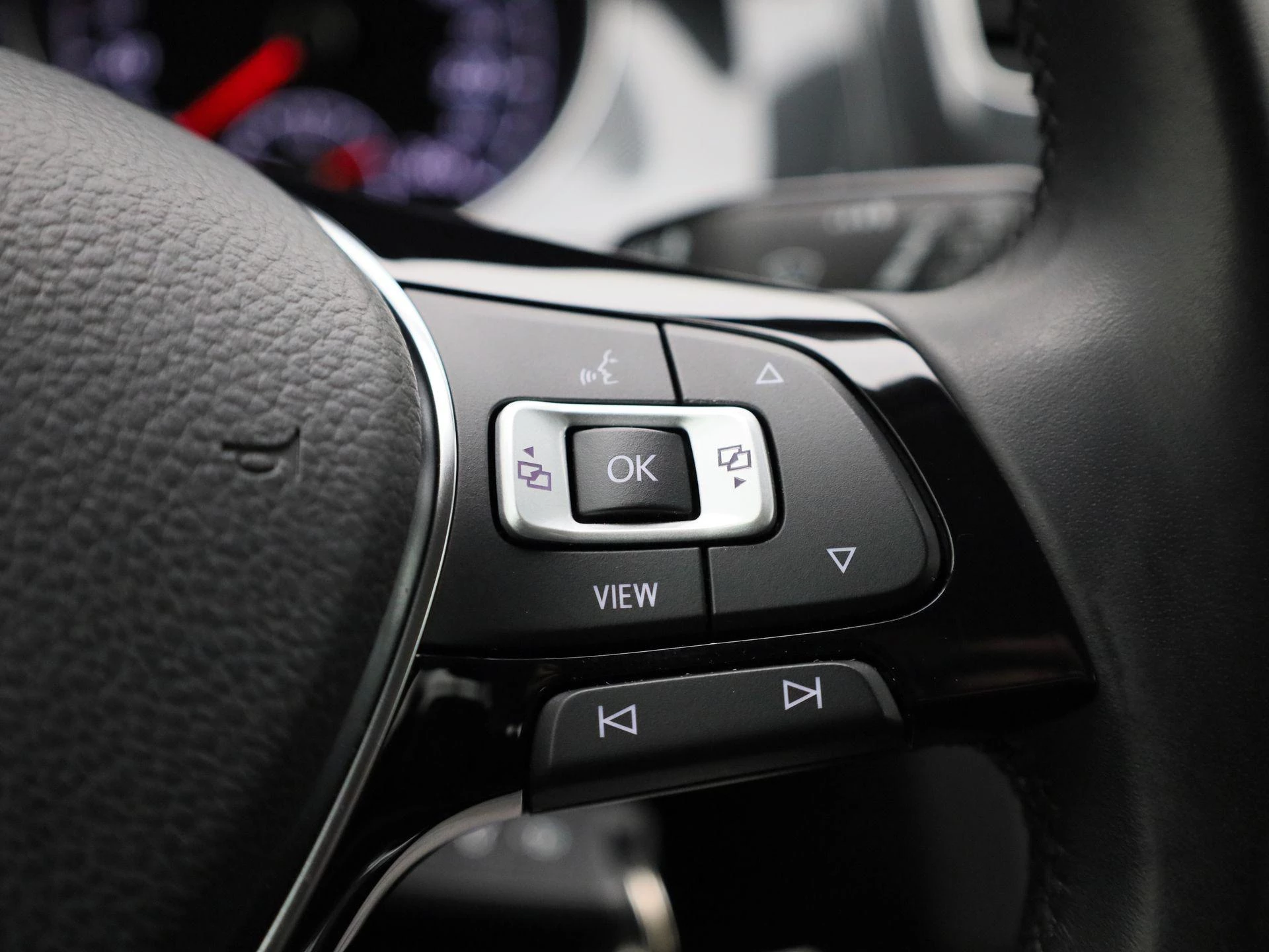 Volkswagen-Golf-image-24