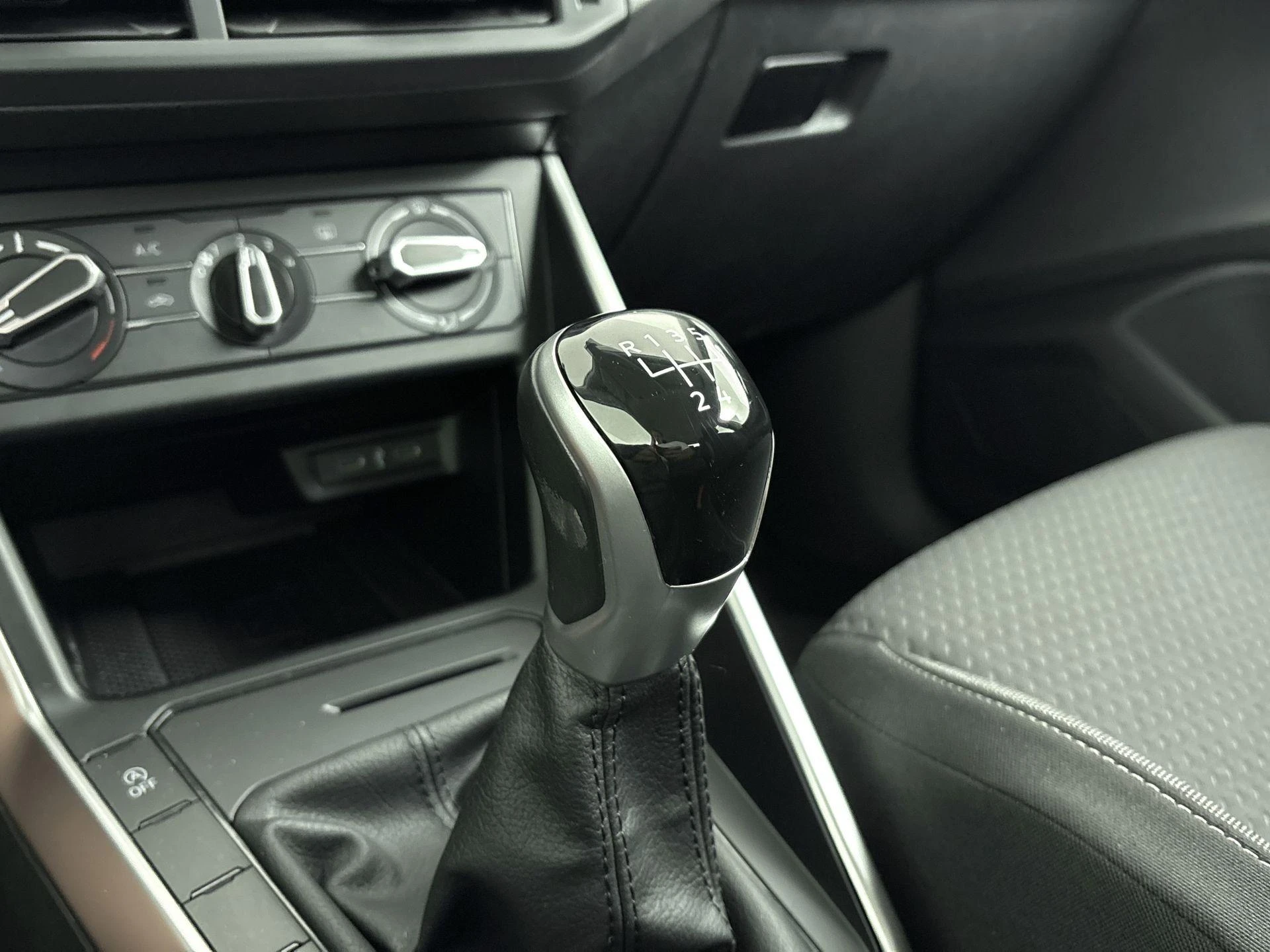 Volkswagen-Polo-image-11