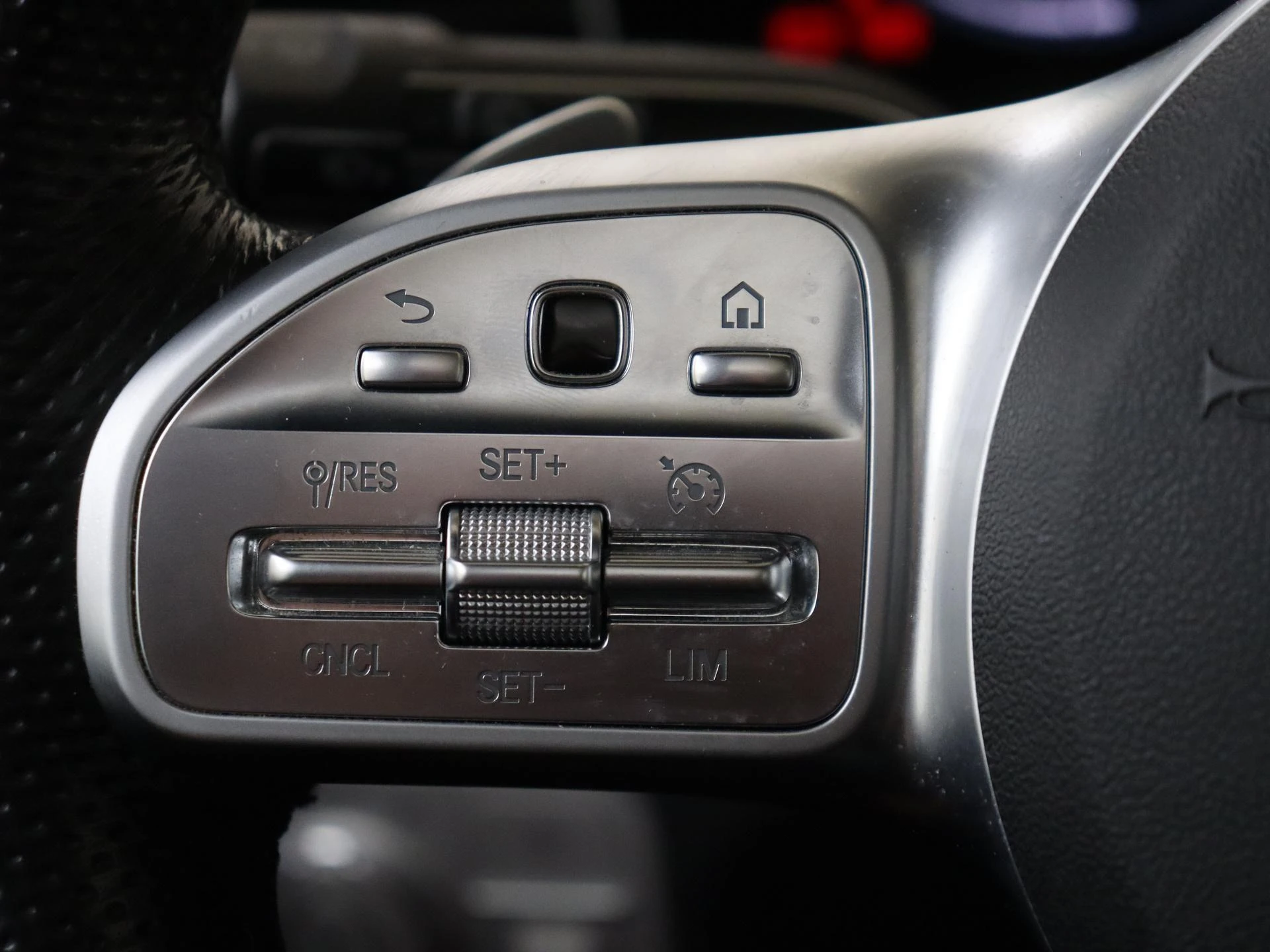 Mercedes-Benz-GLE-image-12