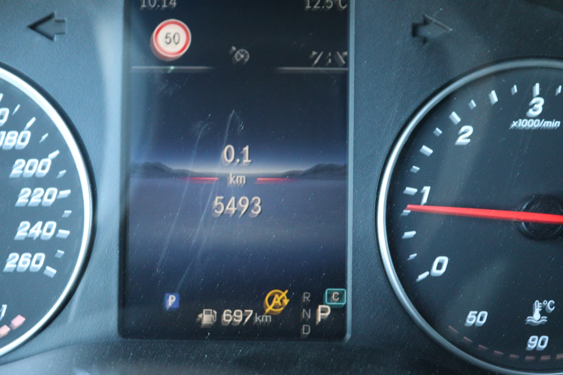 Mercedes-Benz-Vito-image-13