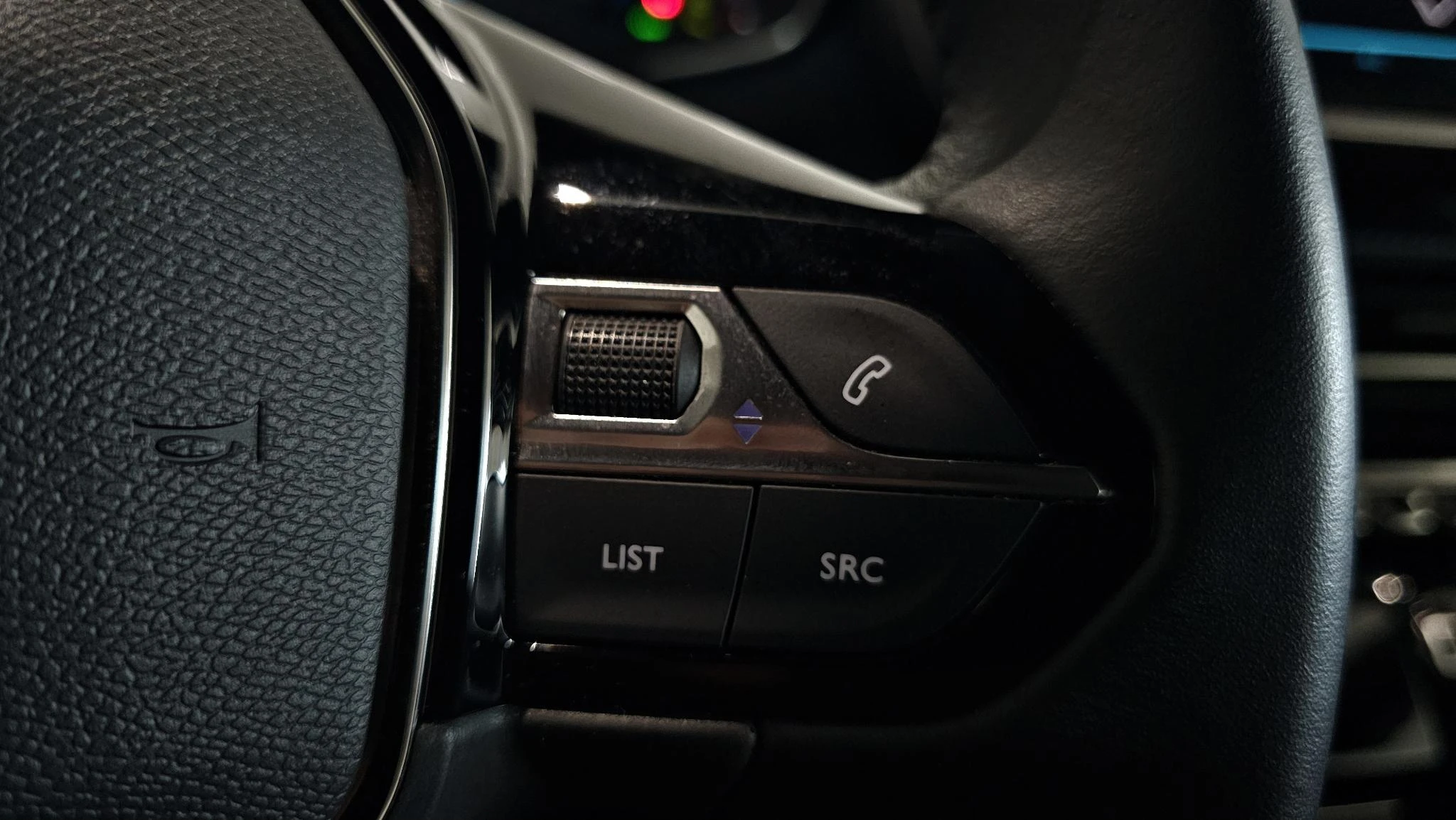 Peugeot-e-2008-image-19