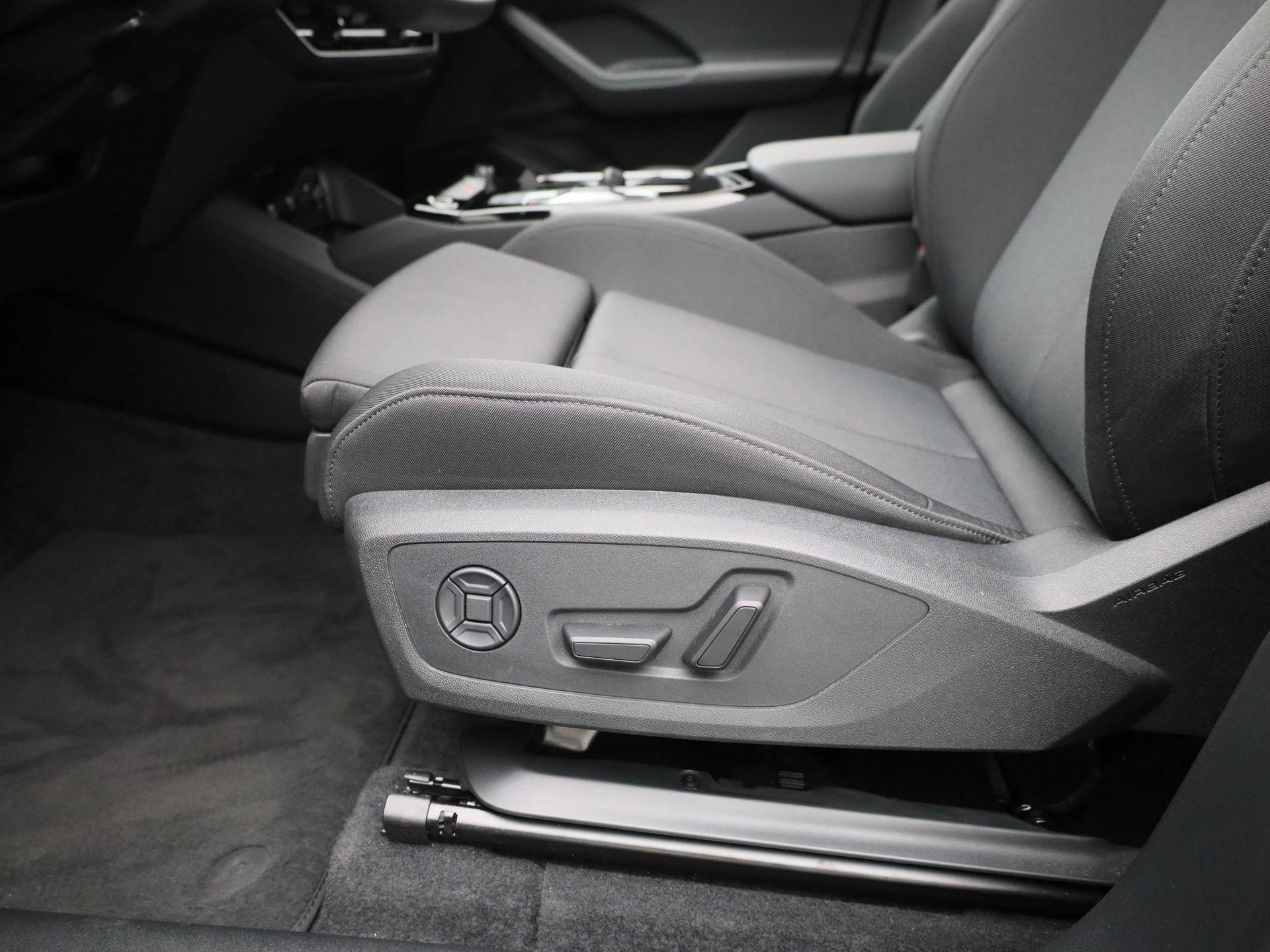Audi-Q6 e-tron-image-12