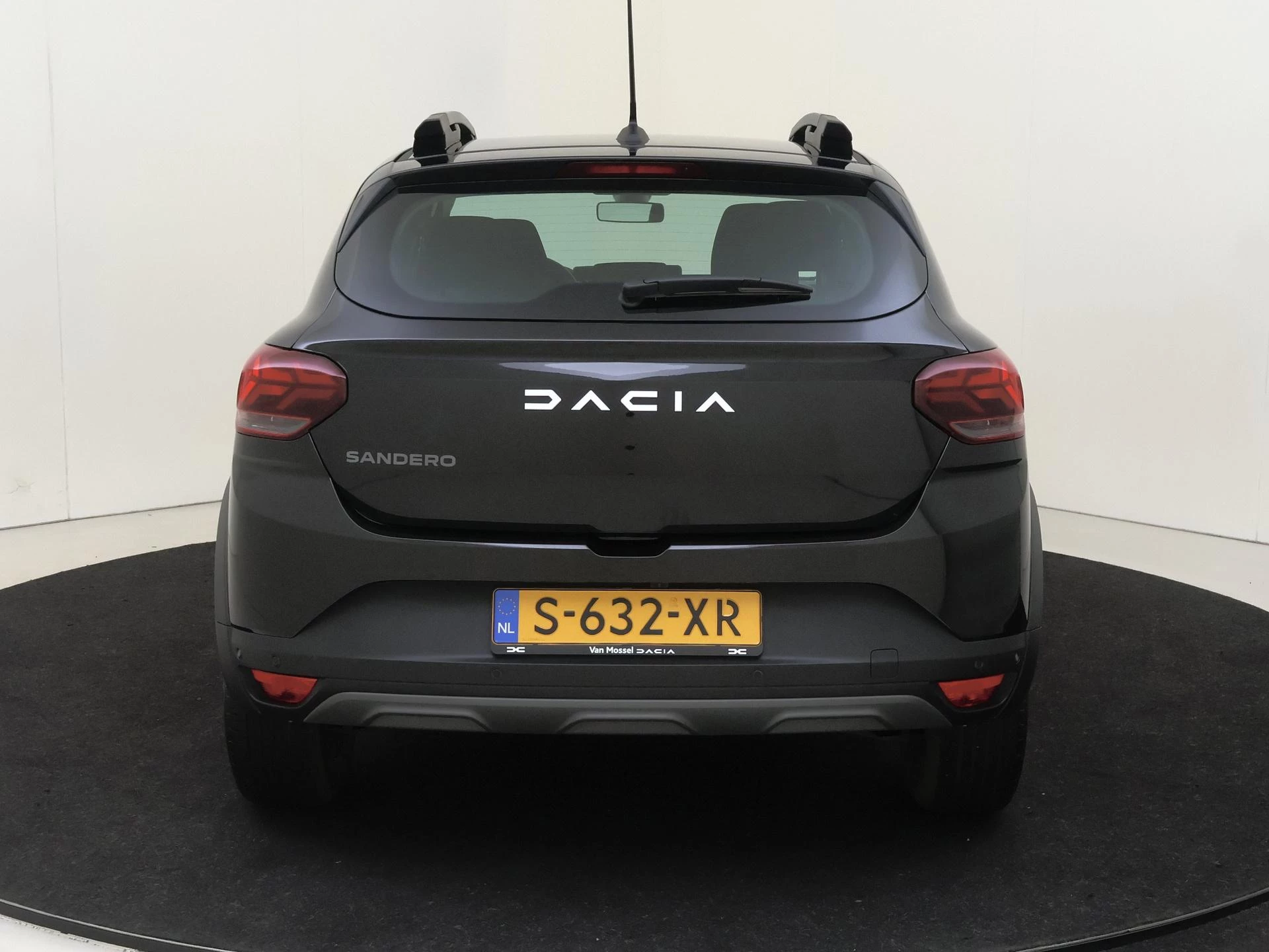 Dacia-Sandero Stepway-image-6