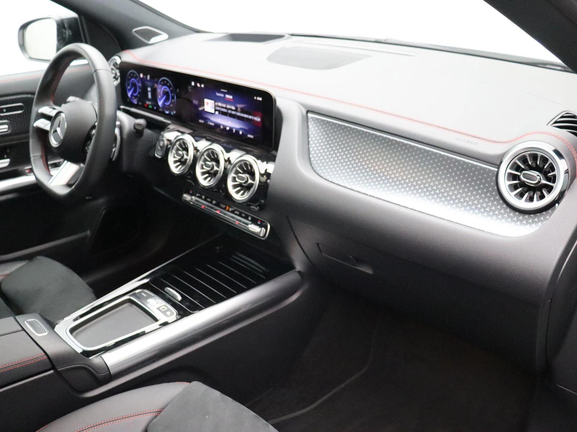Mercedes-Benz EQA 250+ Star Edition + PANO + TREKHAAK + BURMESTER + HEAD UP +