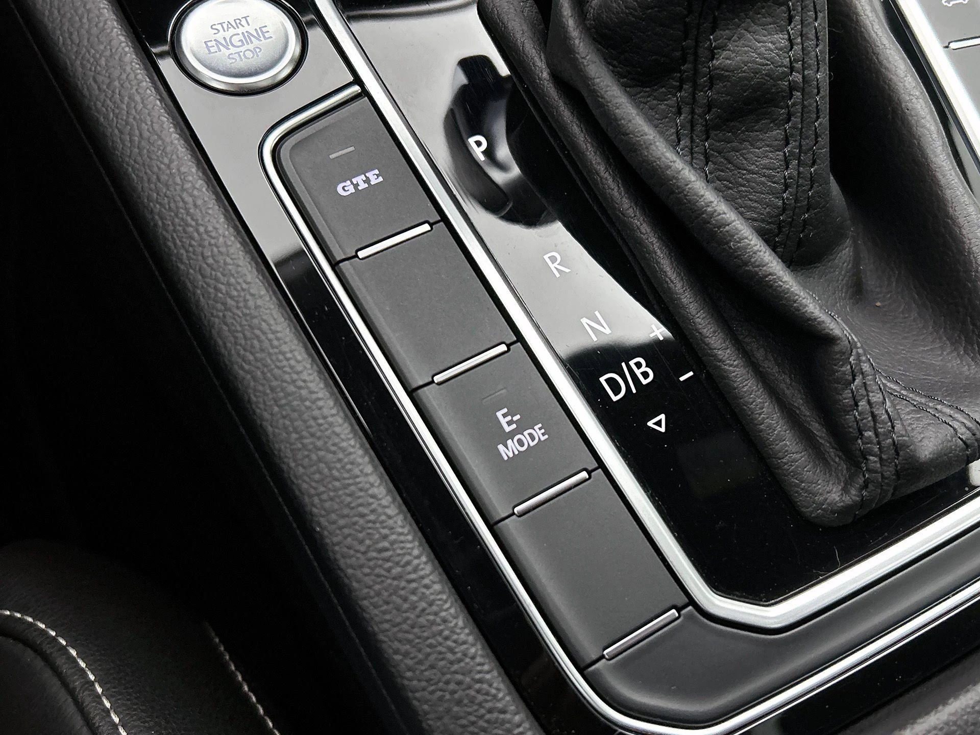 Volkswagen-Passat-image-27