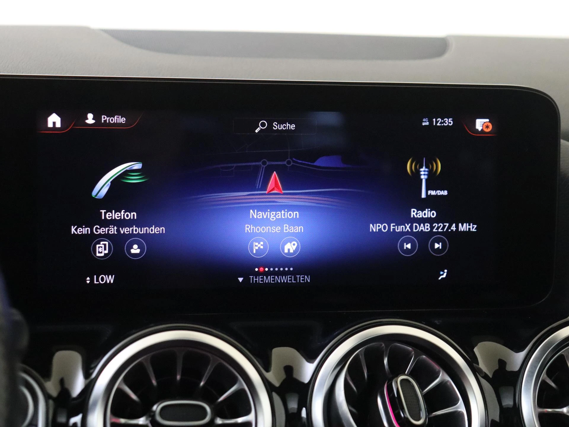 Mercedes-Benz-GLA-image-16