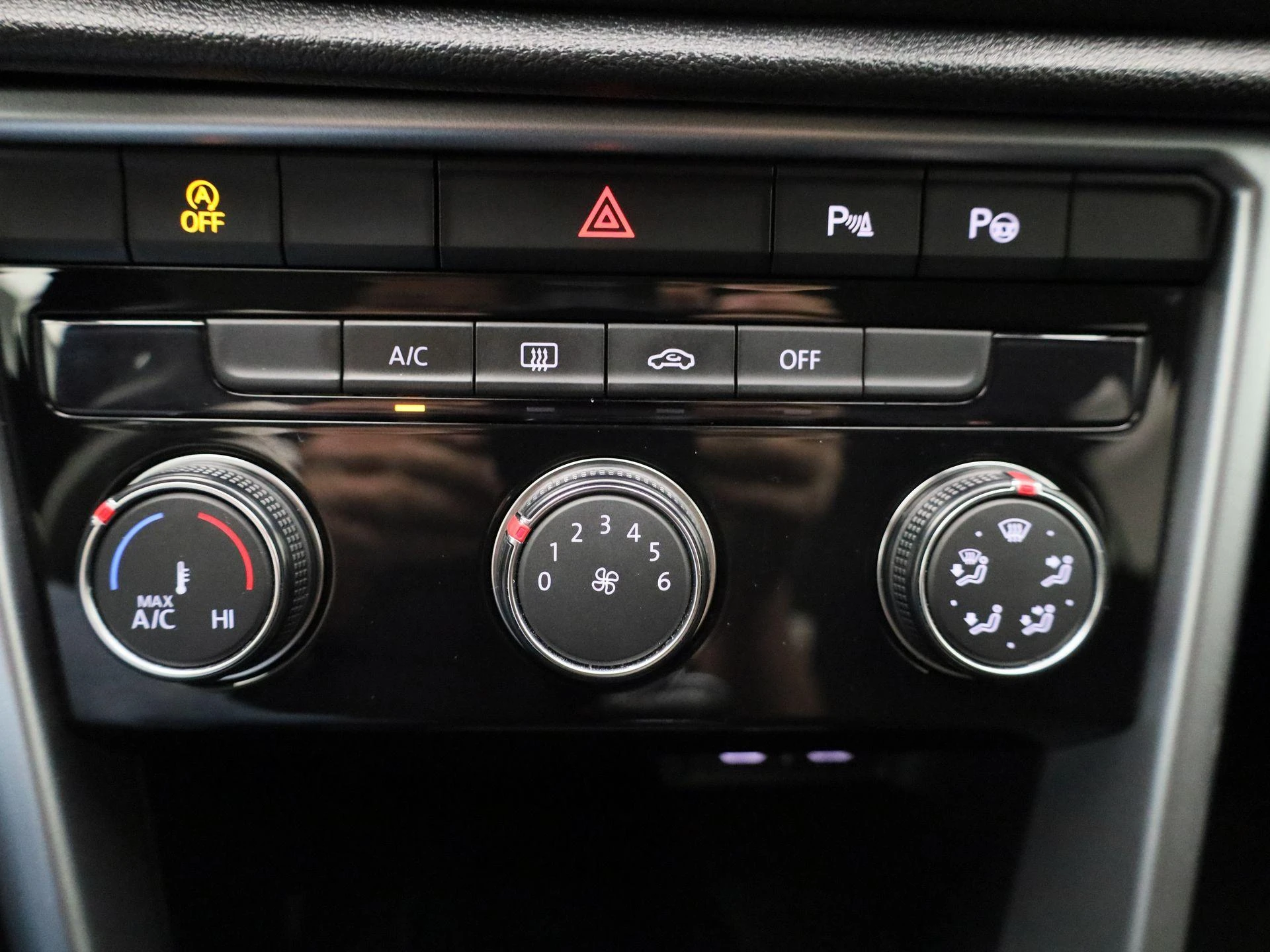Volkswagen-T-Roc-image-20