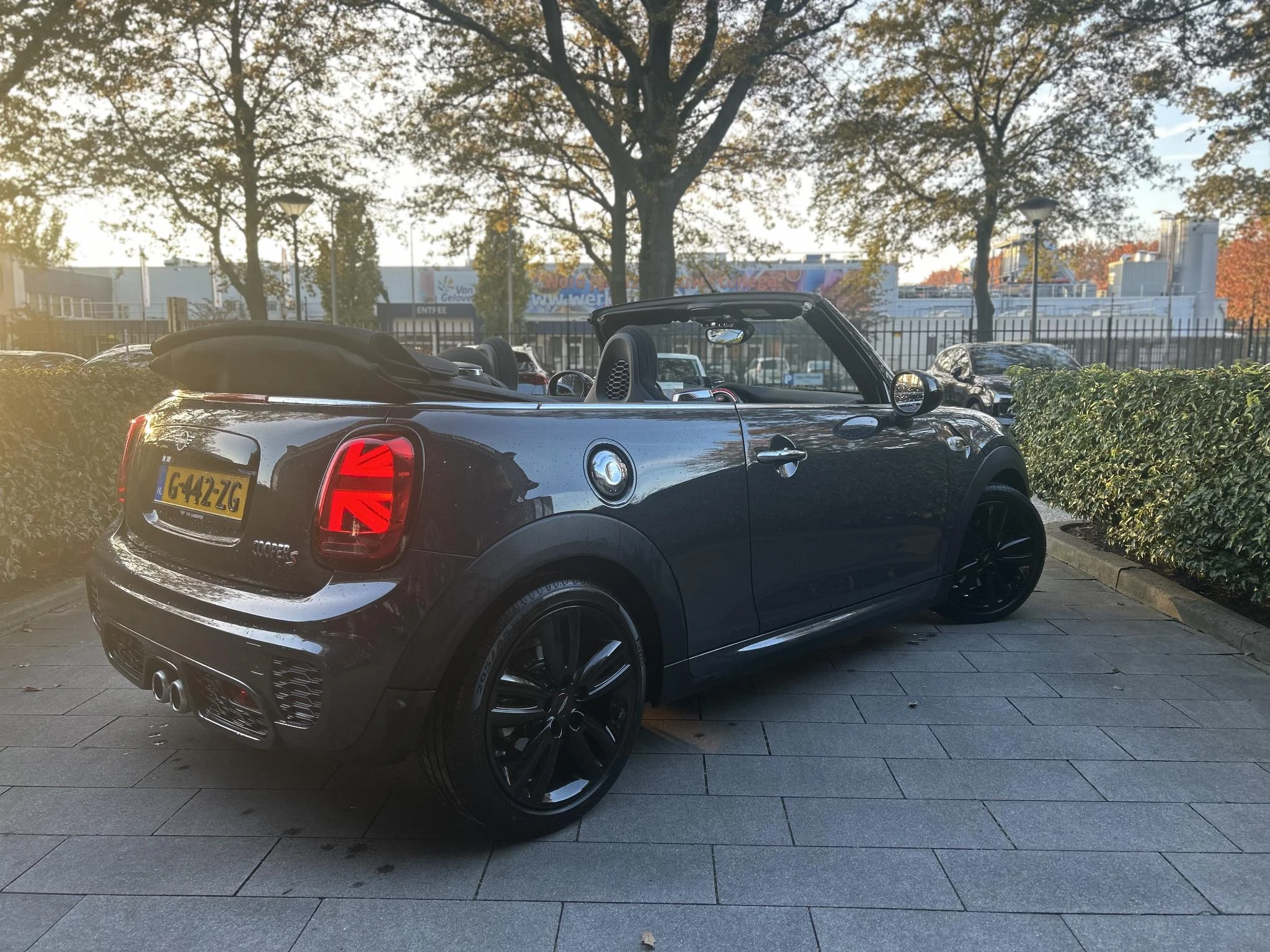 MINI-Cooper S Cabrio-image-2