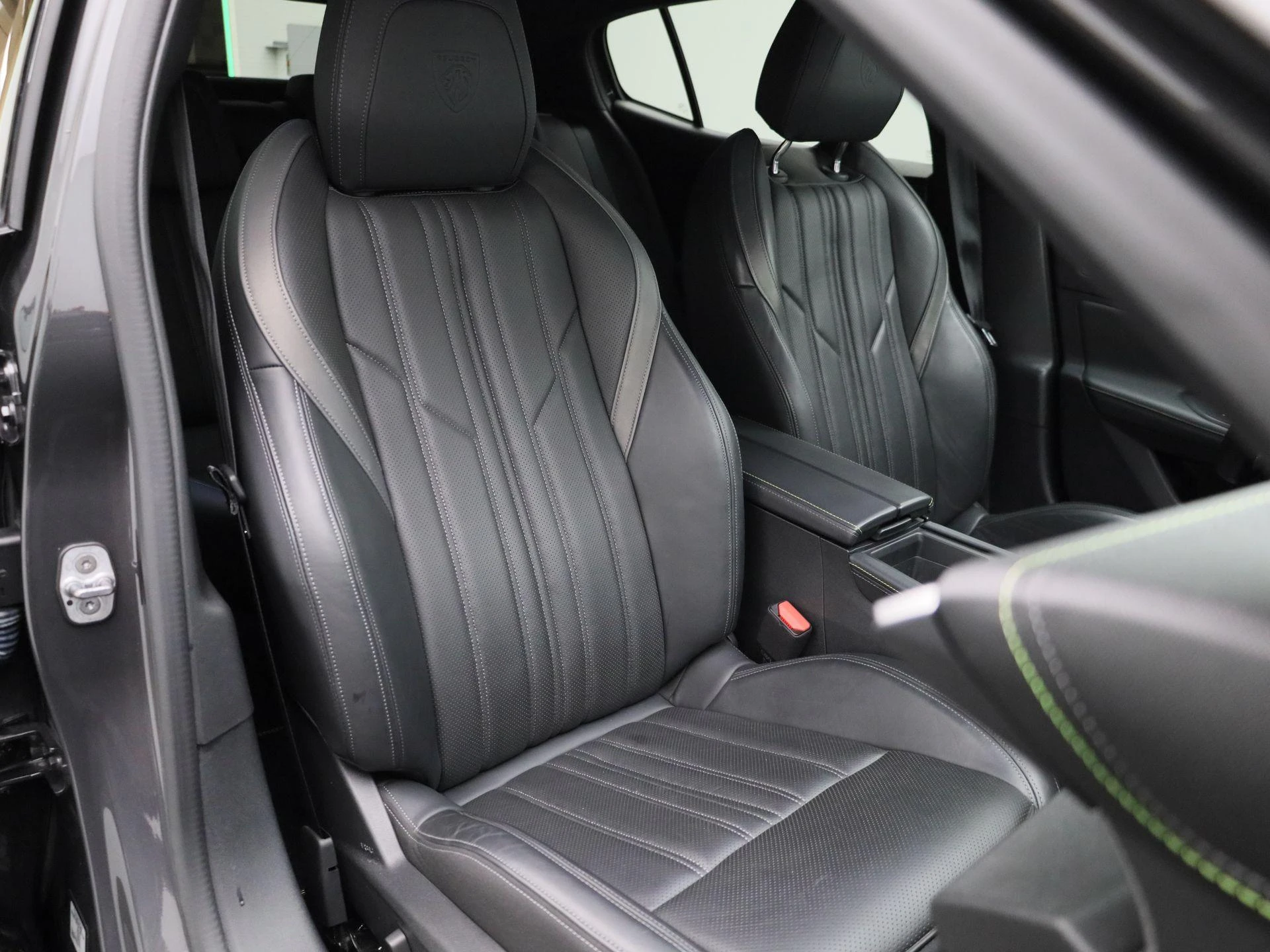 Peugeot-408-image-37