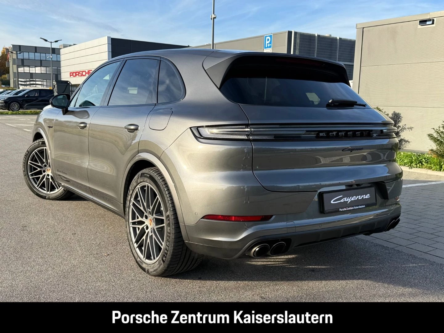 Porsche Cayenne E-Hybrid Black Edition HA-Lenkung 21-Zol black edition