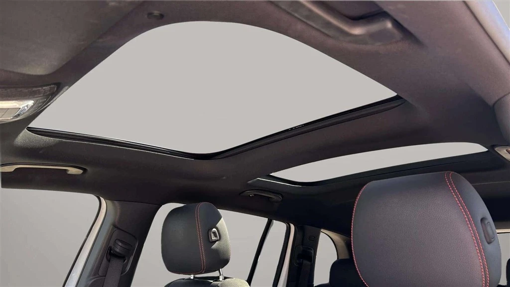 Mercedes-Benz-EQB-image-10