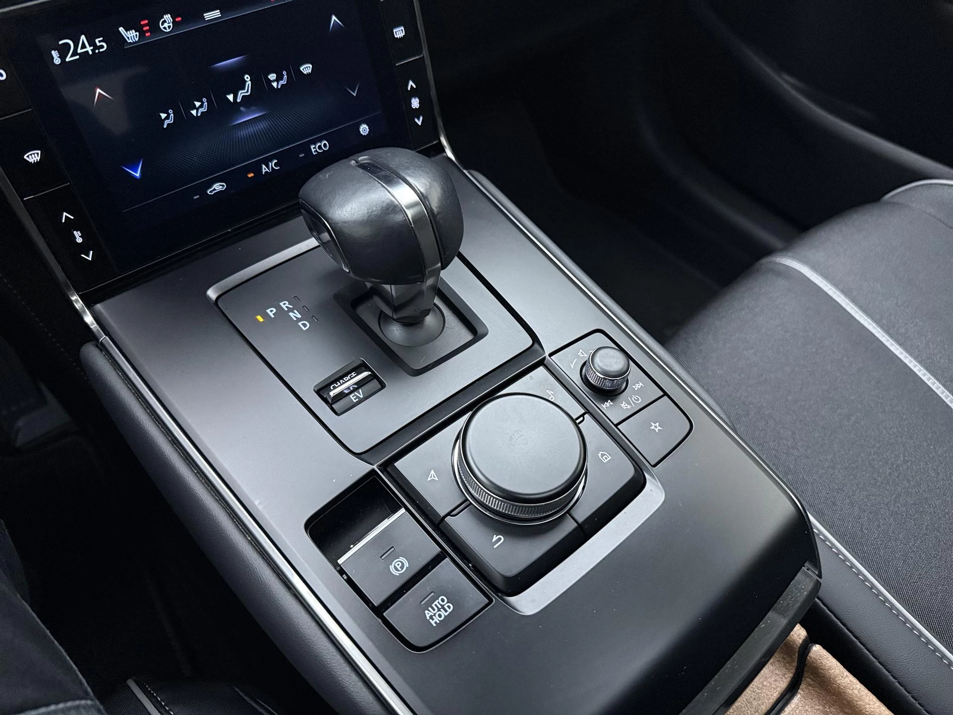 Mazda-MX-30-image-19