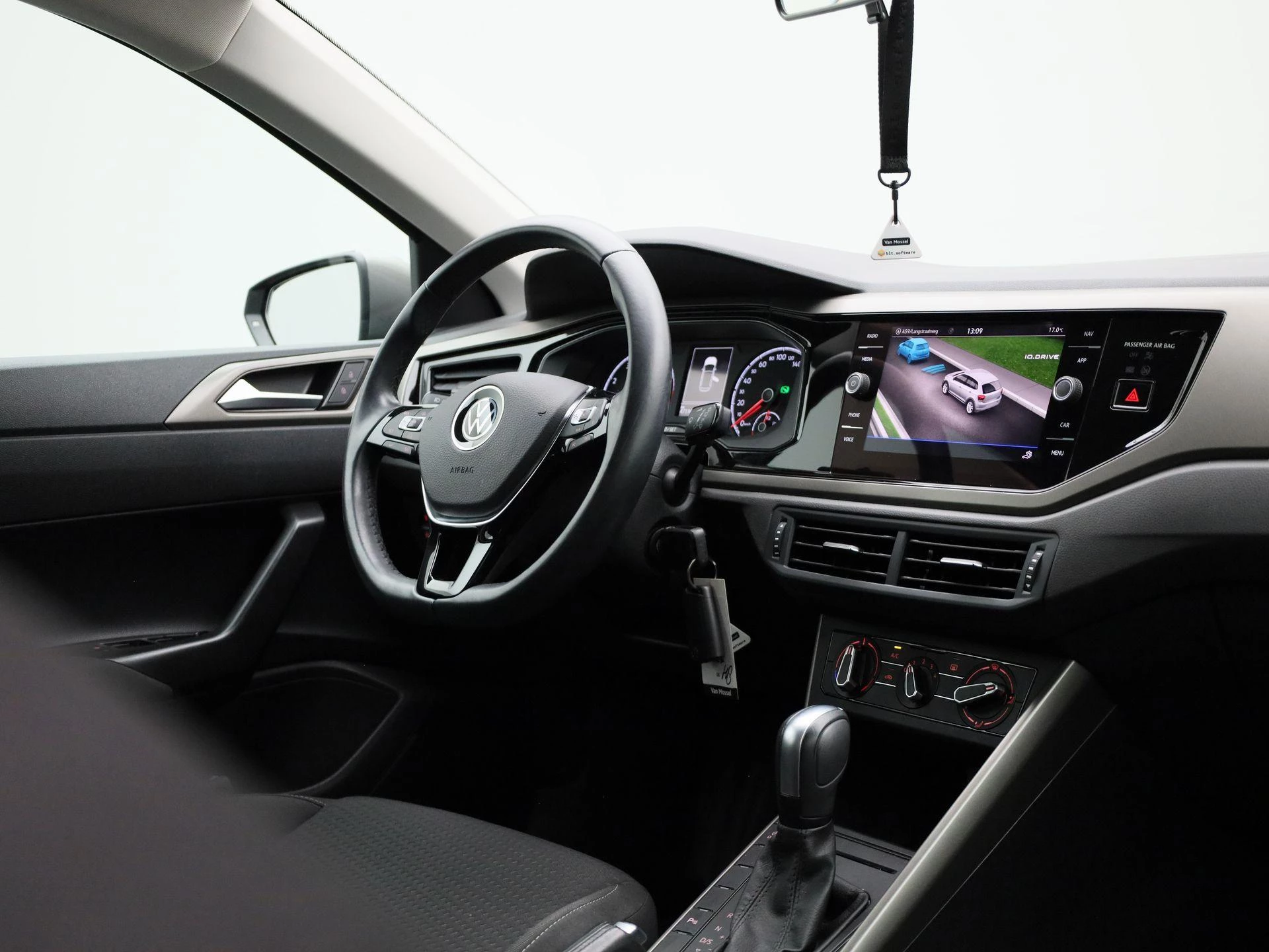 Volkswagen-Polo-image-32