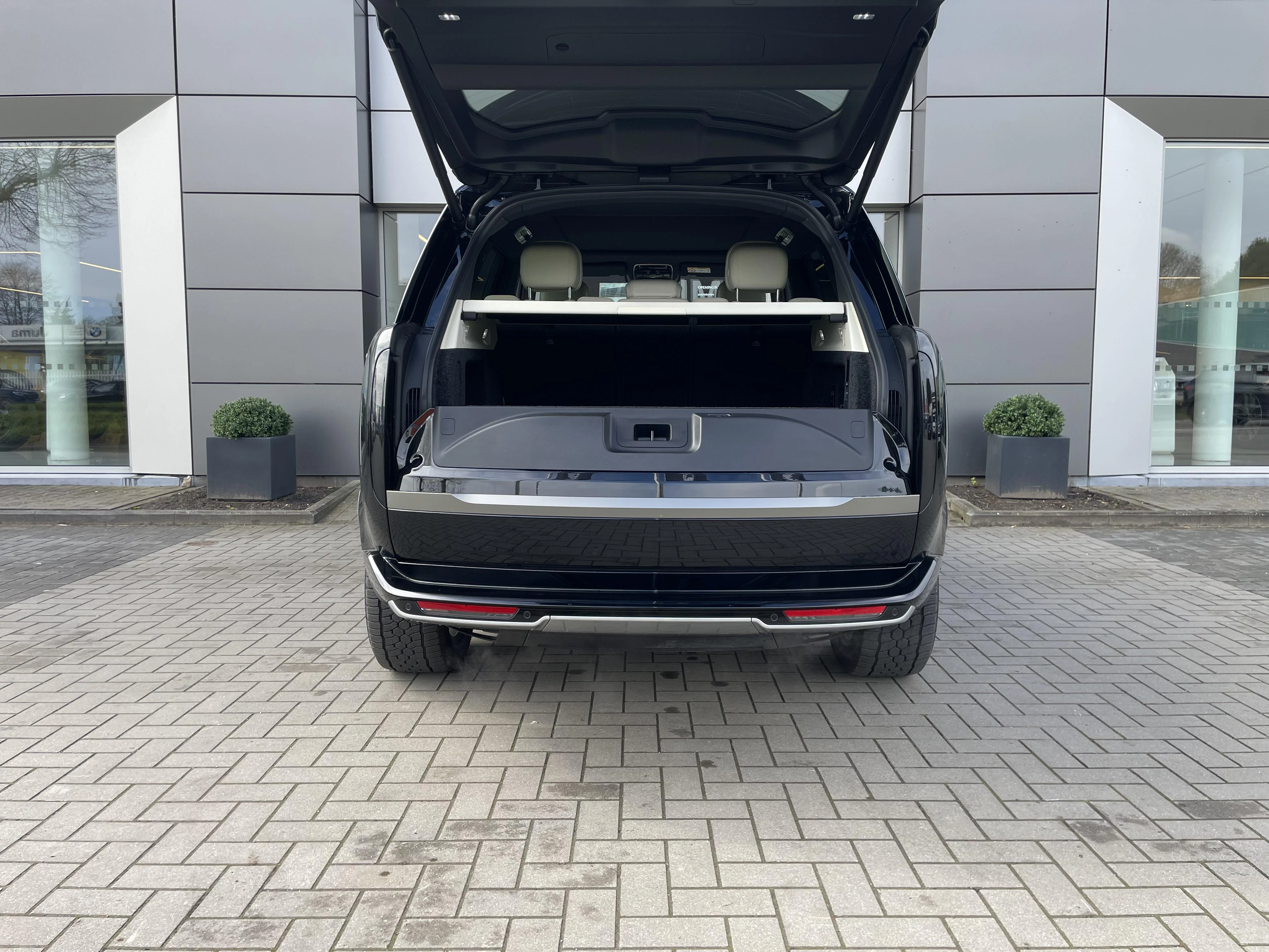 Land Rover-Range Rover-image-6