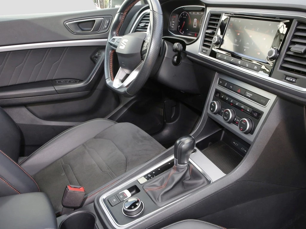 SEAT Ateca 1.5 TSI DSG FR 18" ACC Pano SHZ LED Rückfa