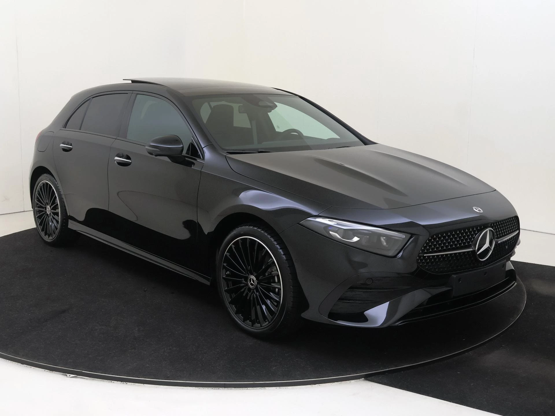 Mercedes-Benz-A-Klasse-image-1