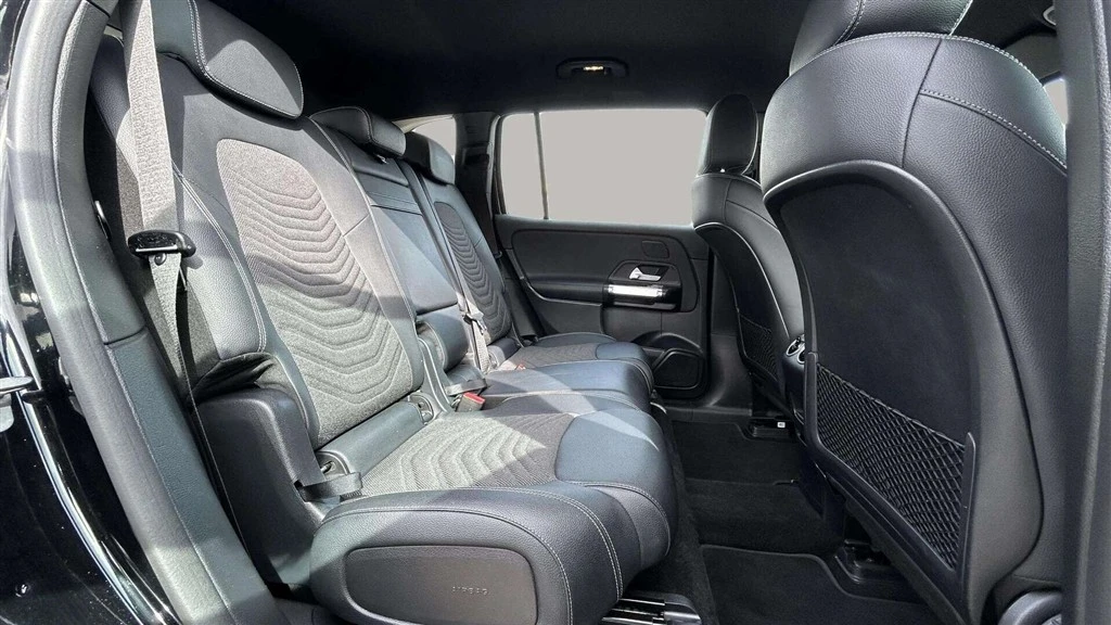 Mercedes-Benz-EQB-image-24